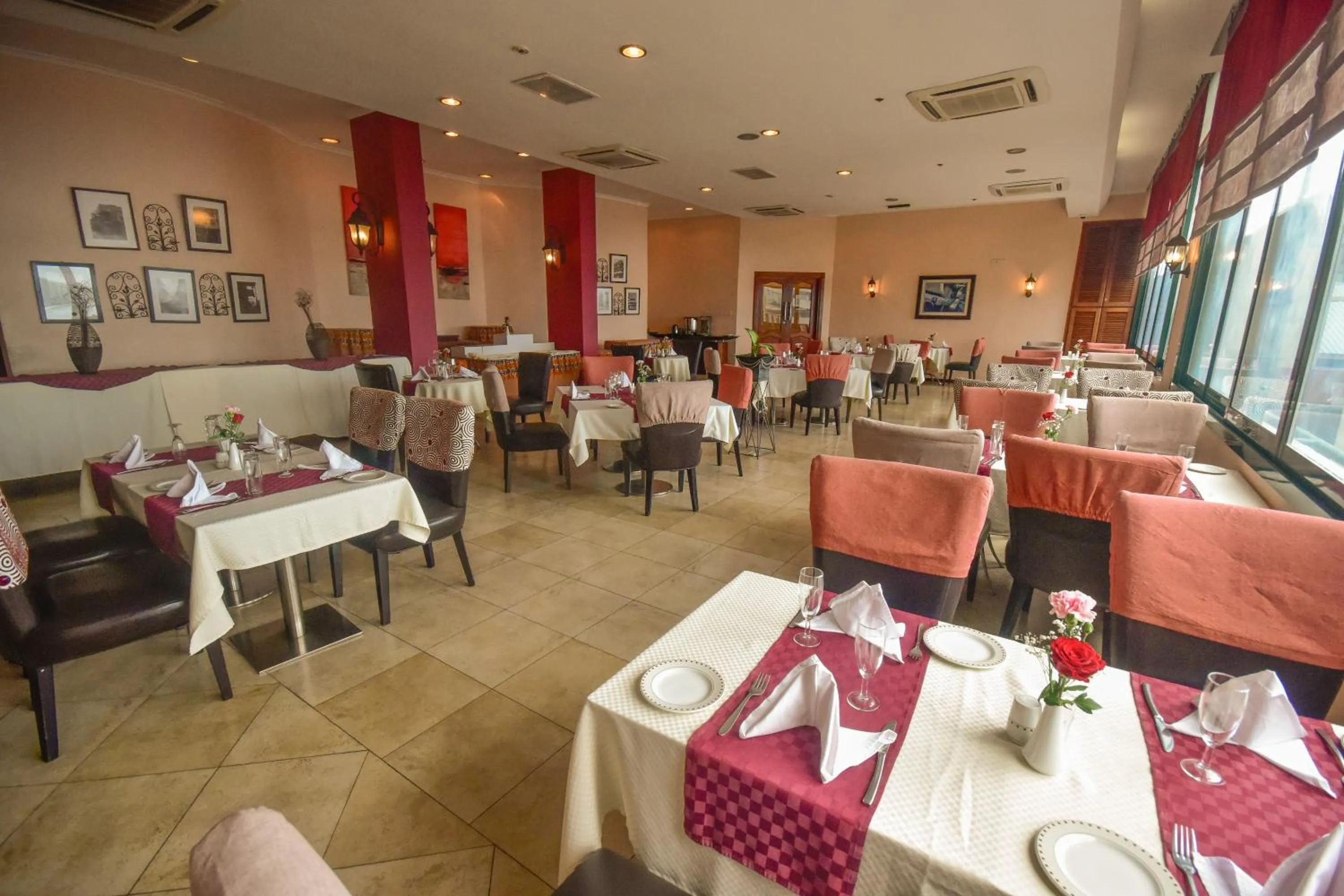 Restaurant/places to eat in Harbour View Suites