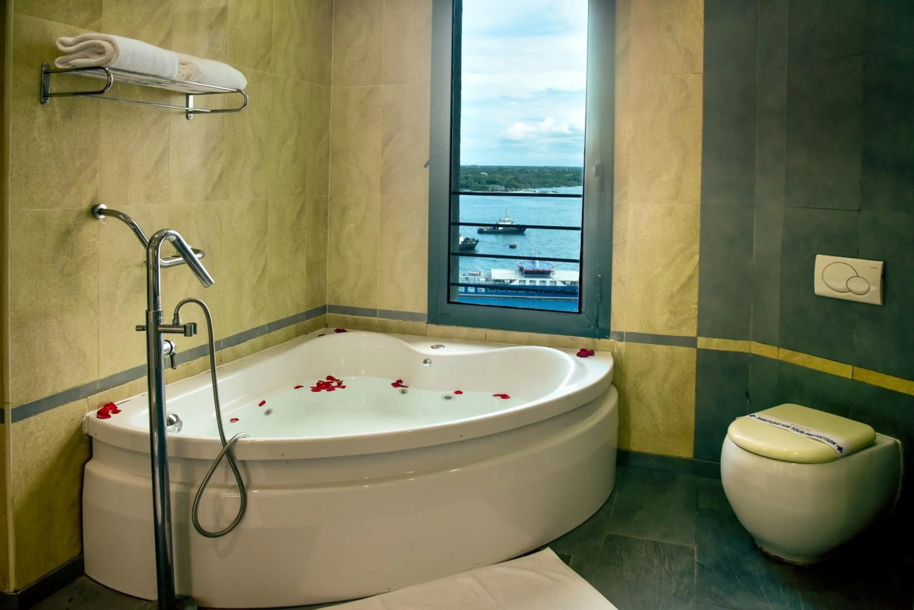 Bath in Harbour View Suites