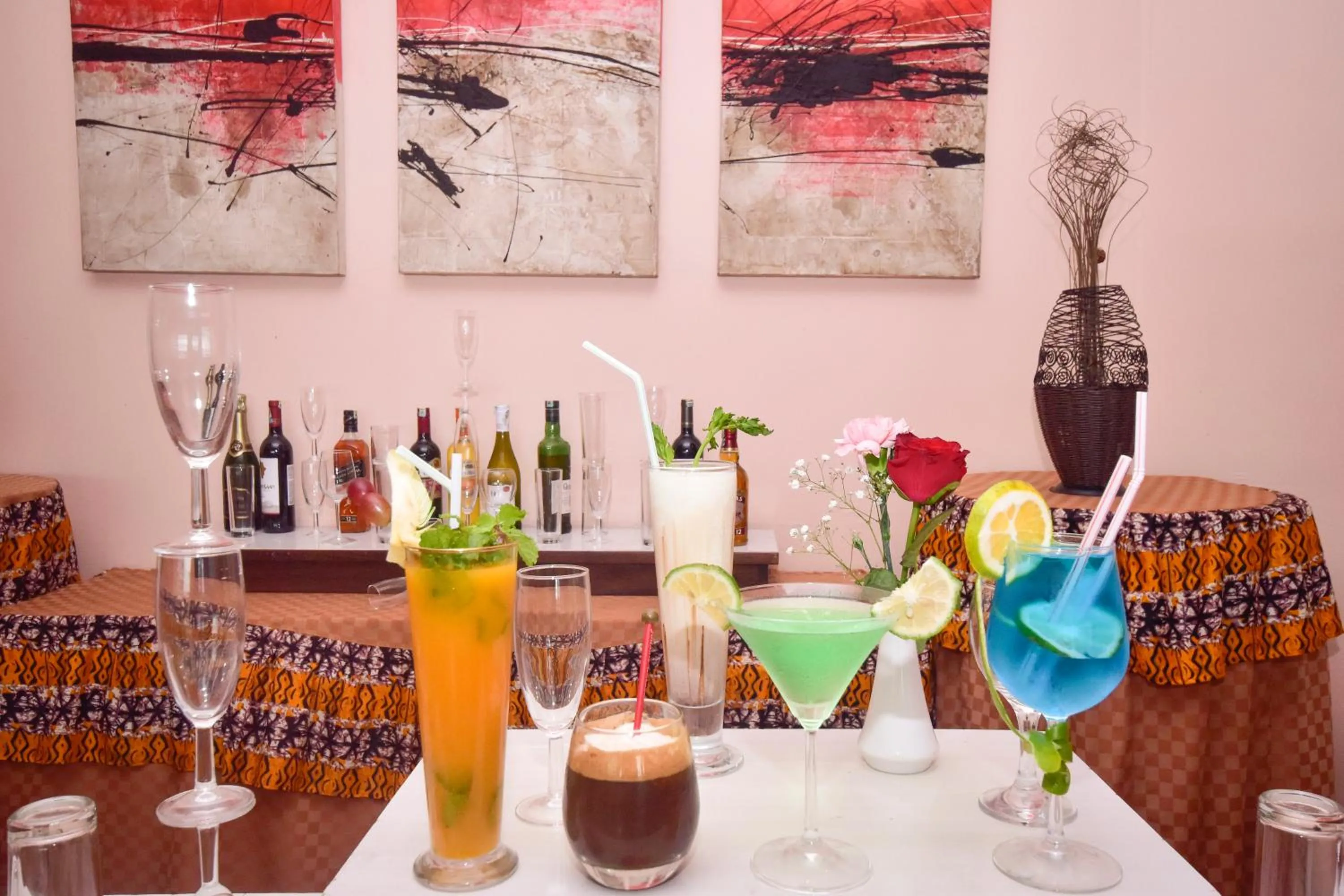 Food and drinks in Harbour View Suites