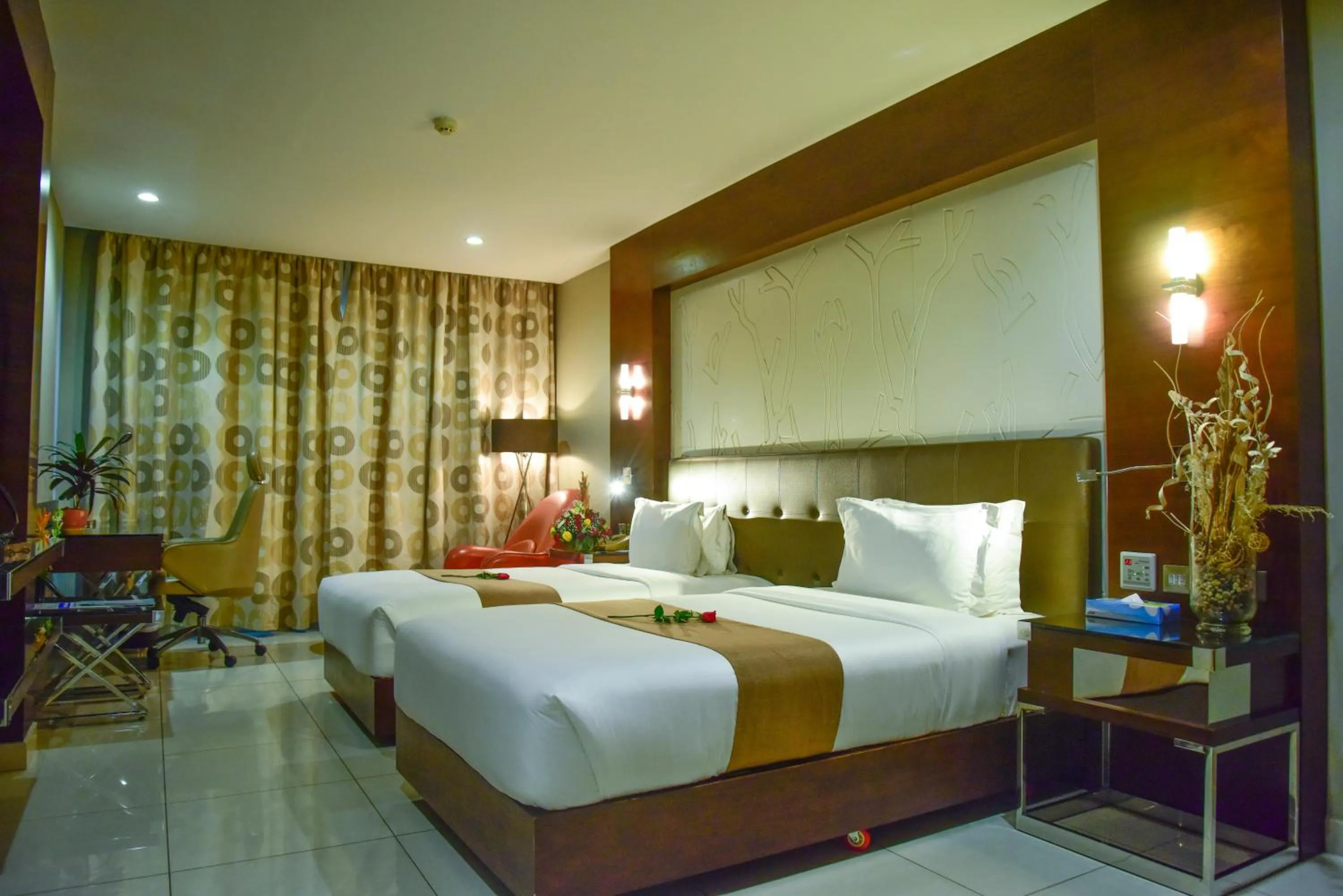 Bedroom, Bed in Harbour View Suites