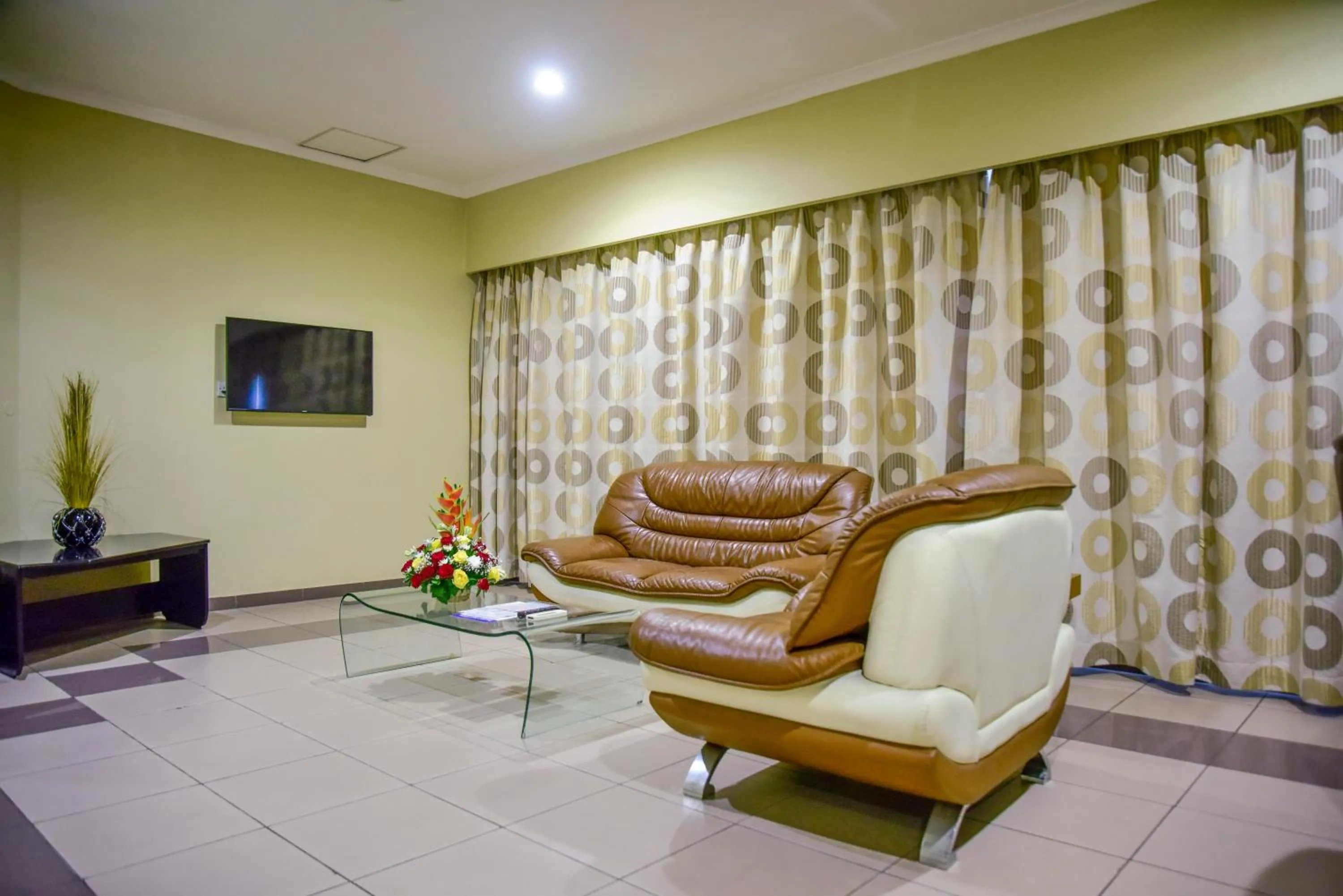 Seating area in Harbour View Suites