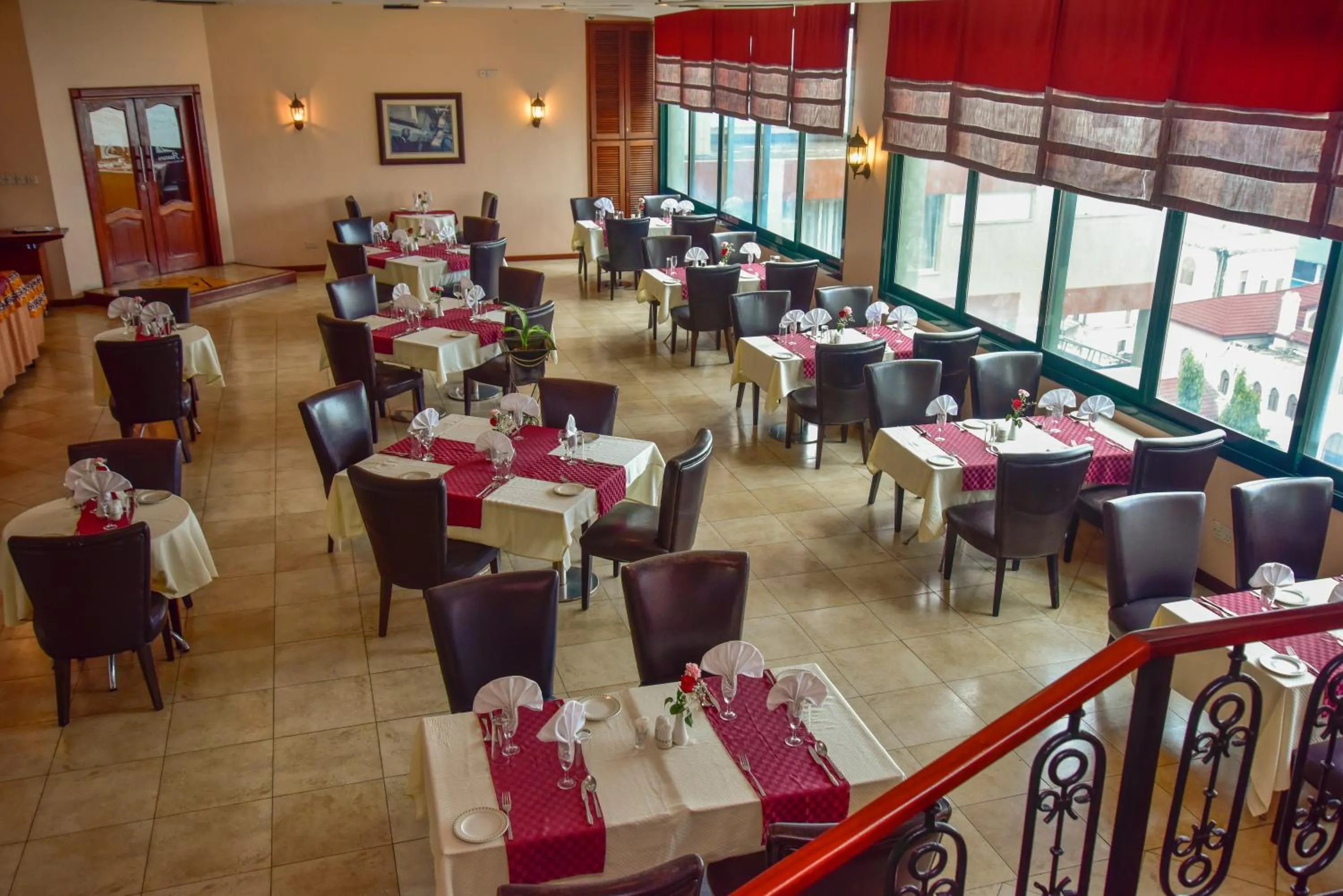 Restaurant/places to eat in Harbour View Suites