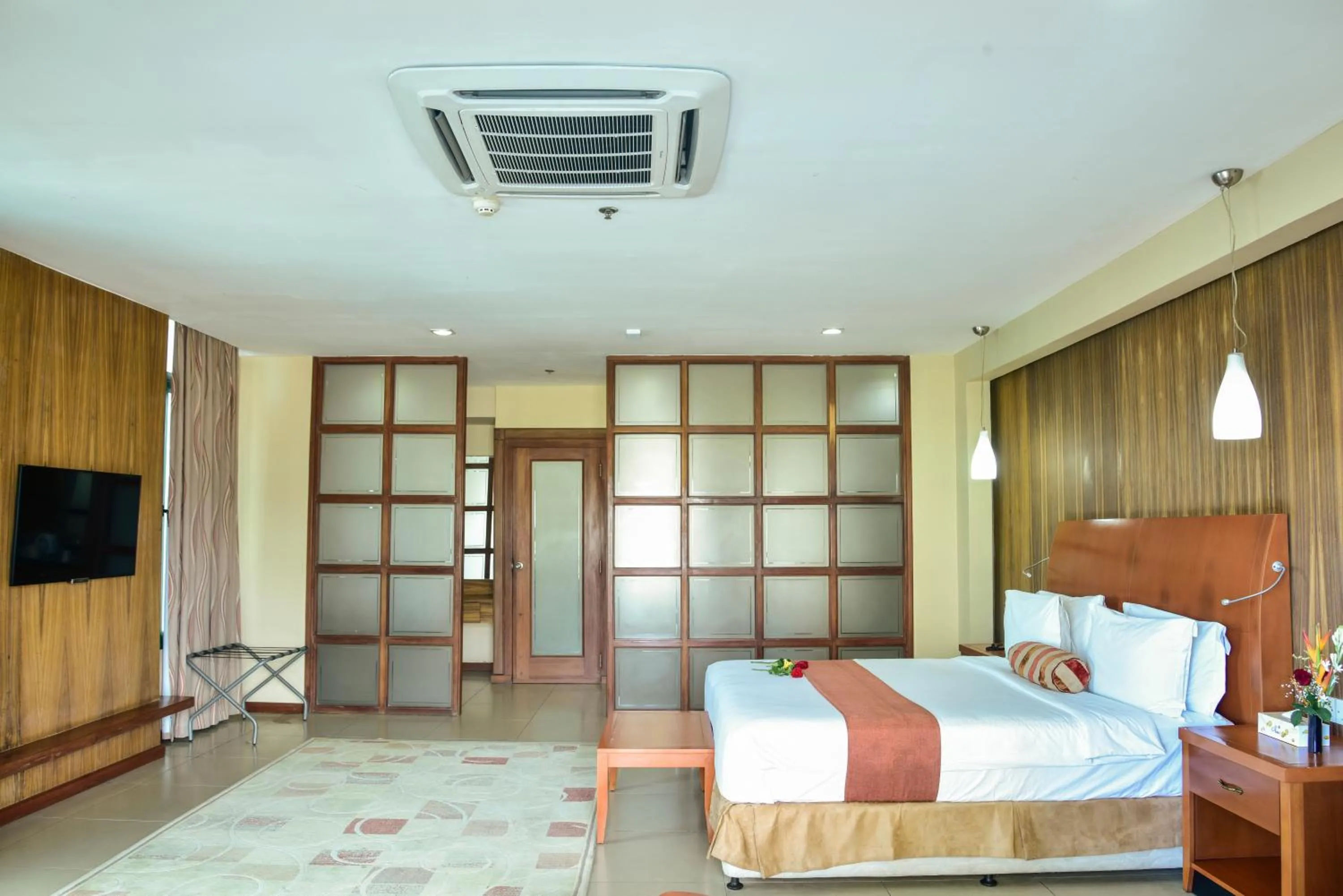 Bed in Harbour View Suites