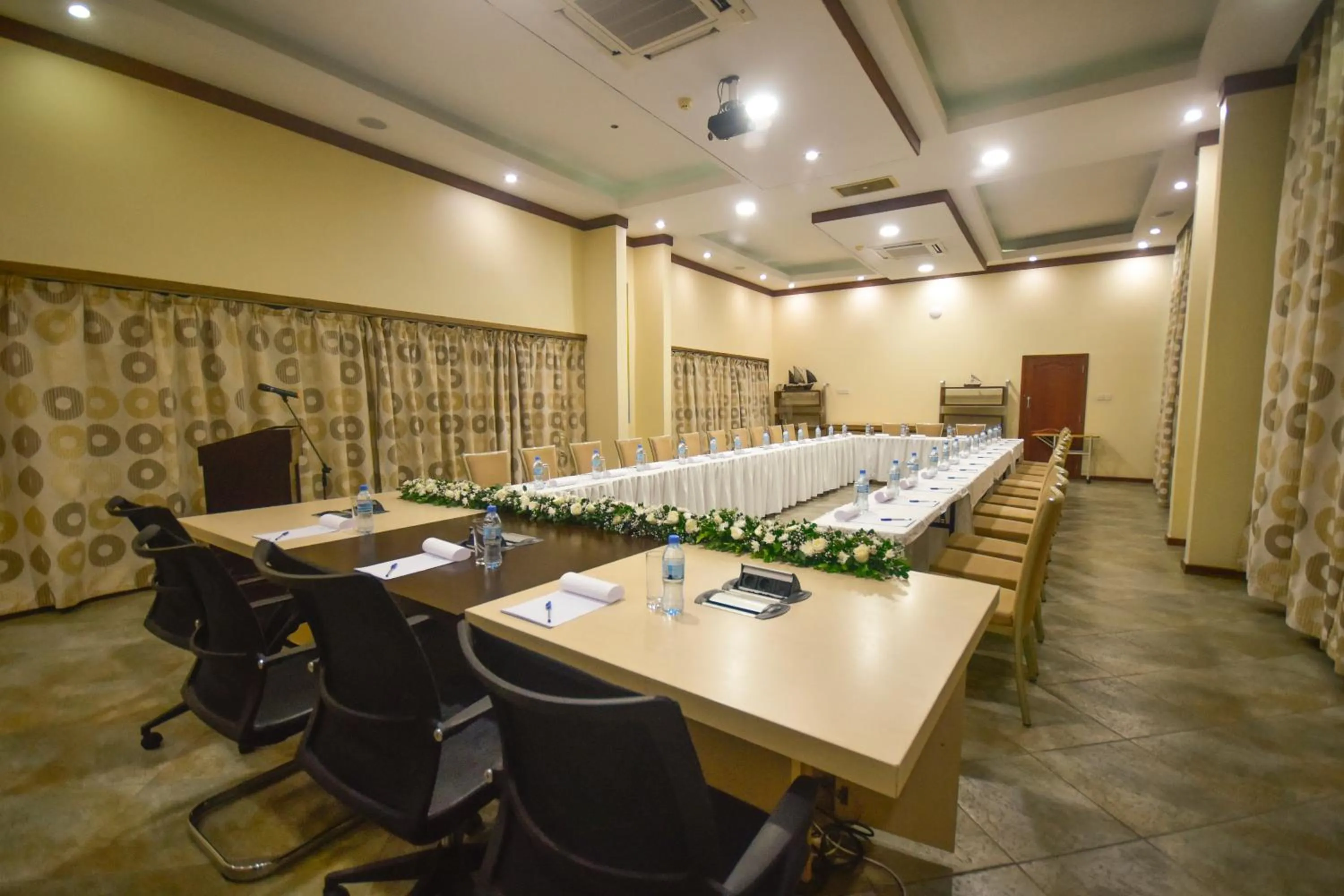 Meeting/conference room in Harbour View Suites