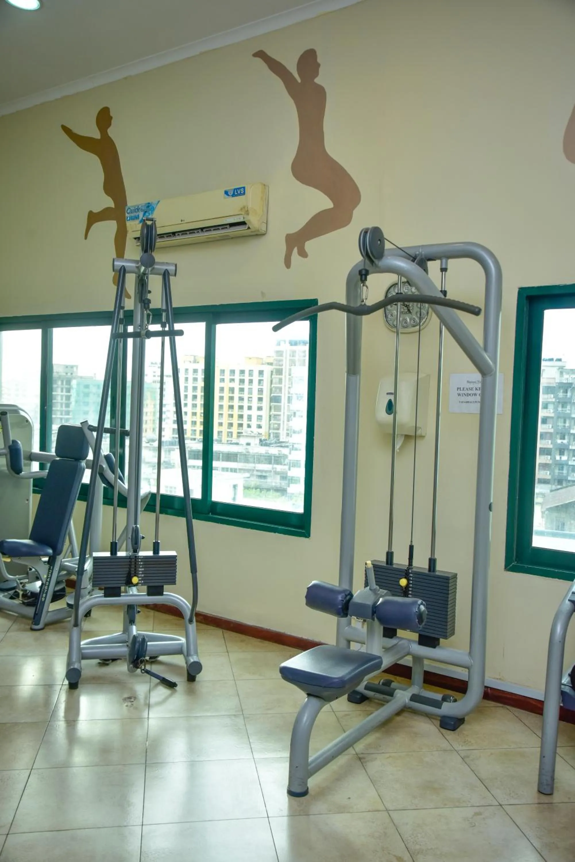 Fitness centre/facilities in Harbour View Suites