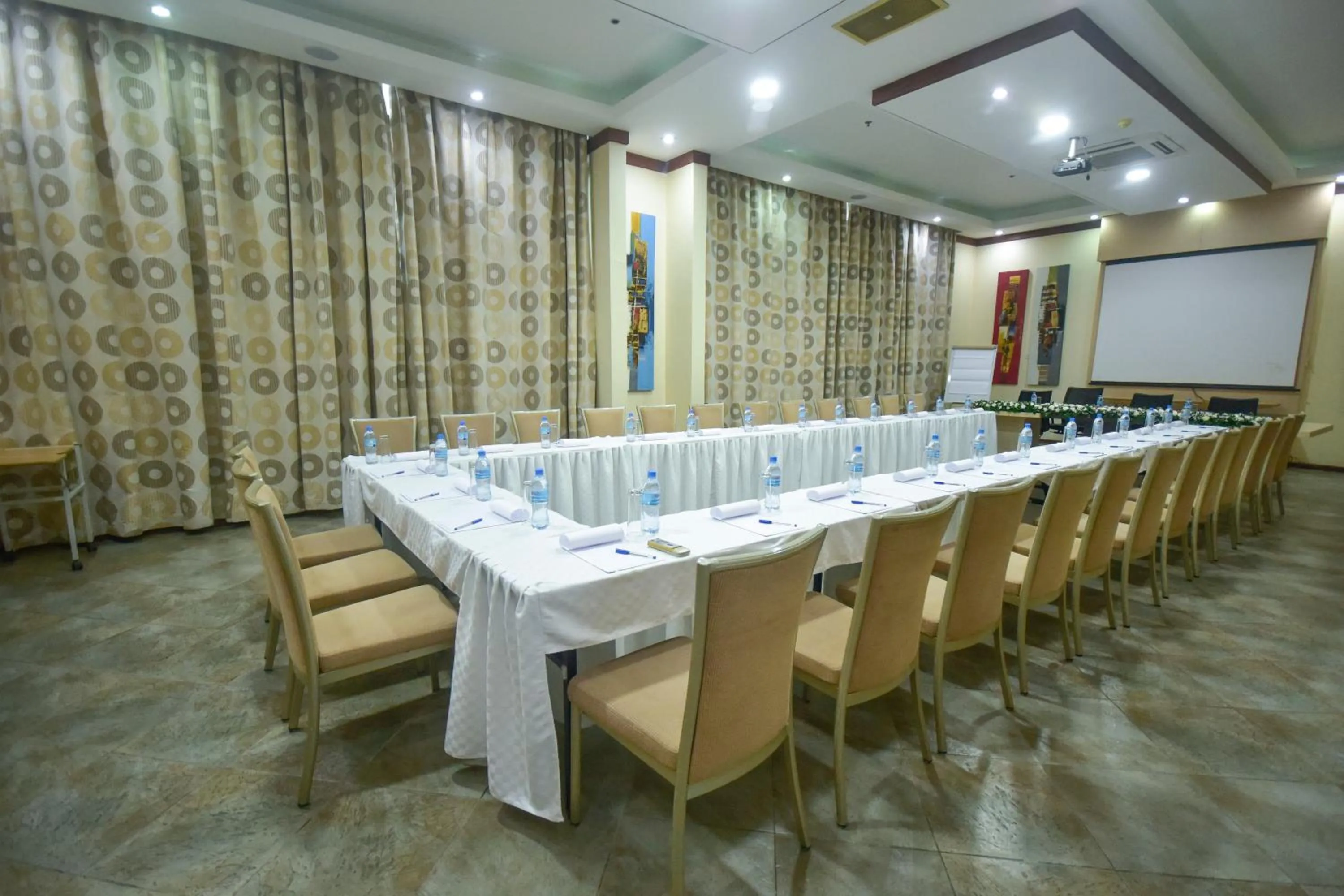 Meeting/conference room in Harbour View Suites
