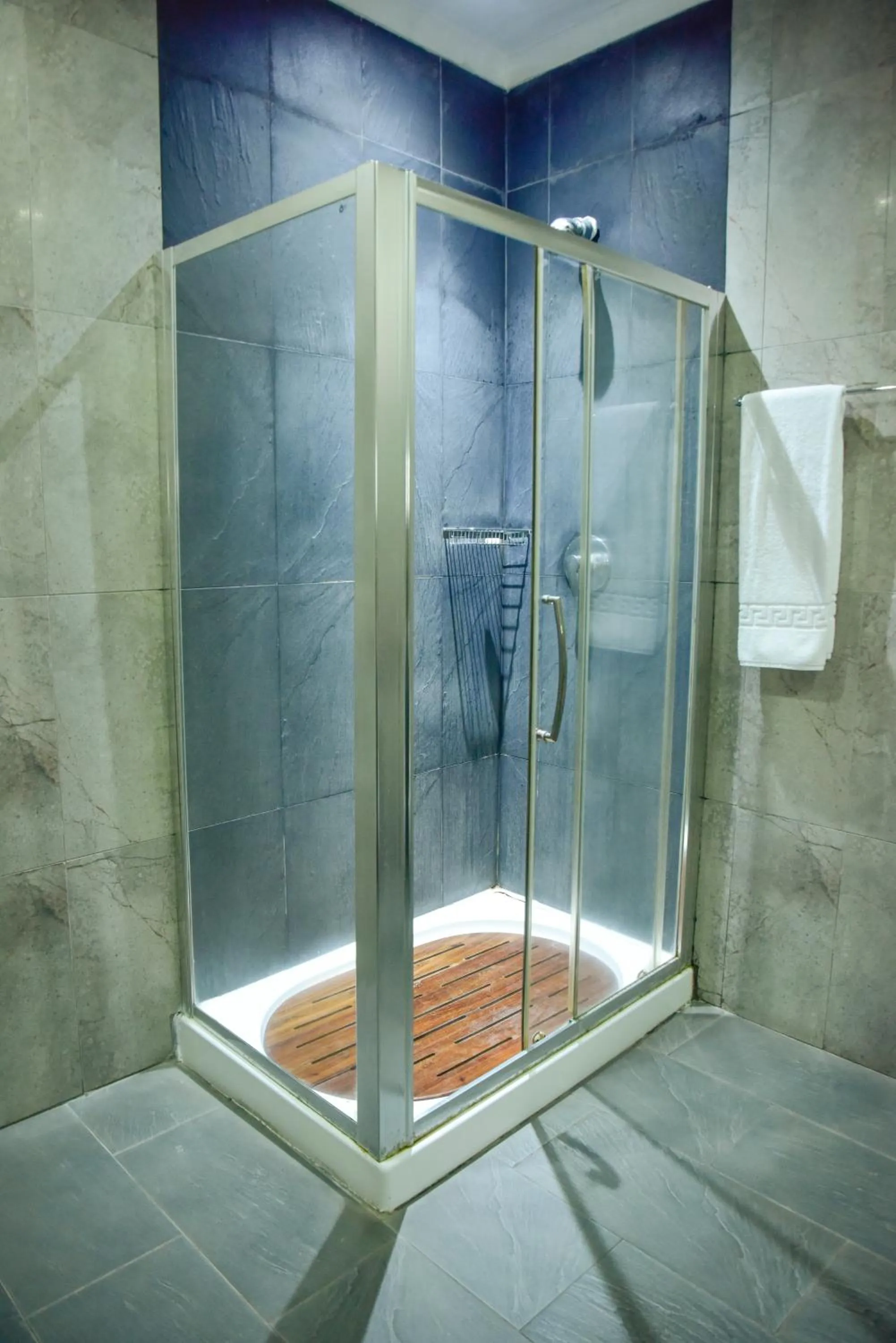Shower in Harbour View Suites