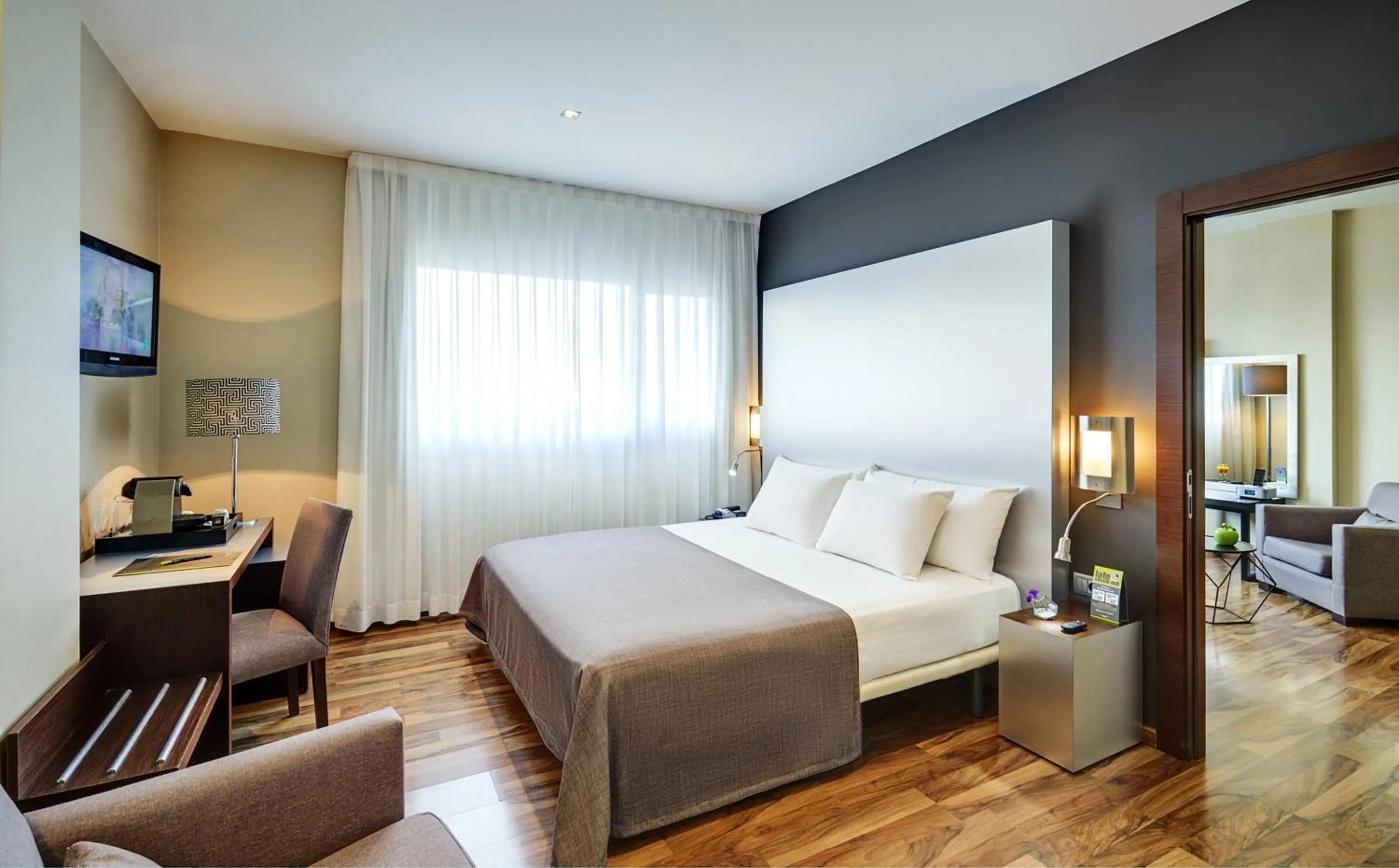 Photo of the whole room, Bed in Sercotel JC1 Murcia