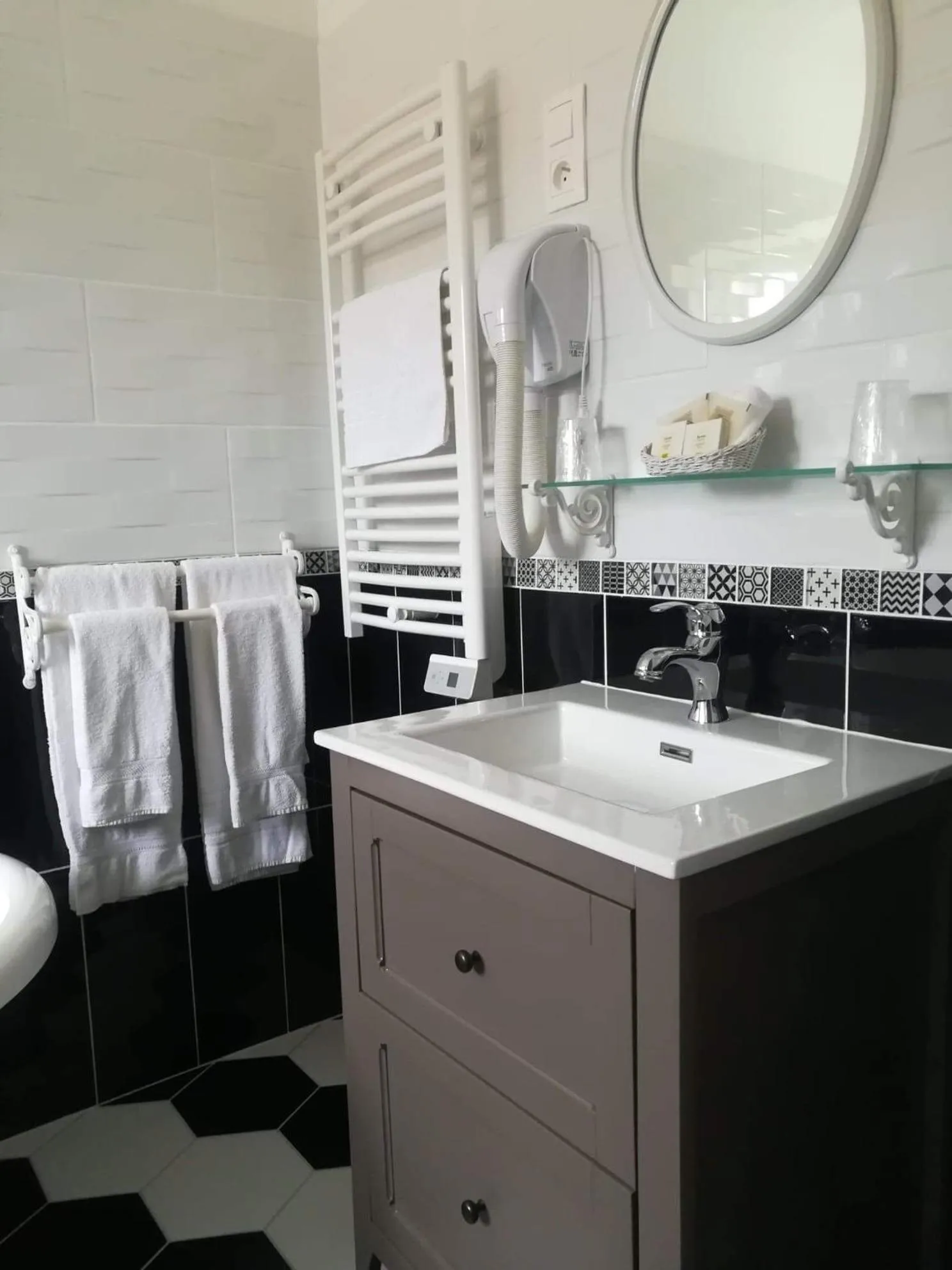 Bathroom in L'Auberge du Port des Roches