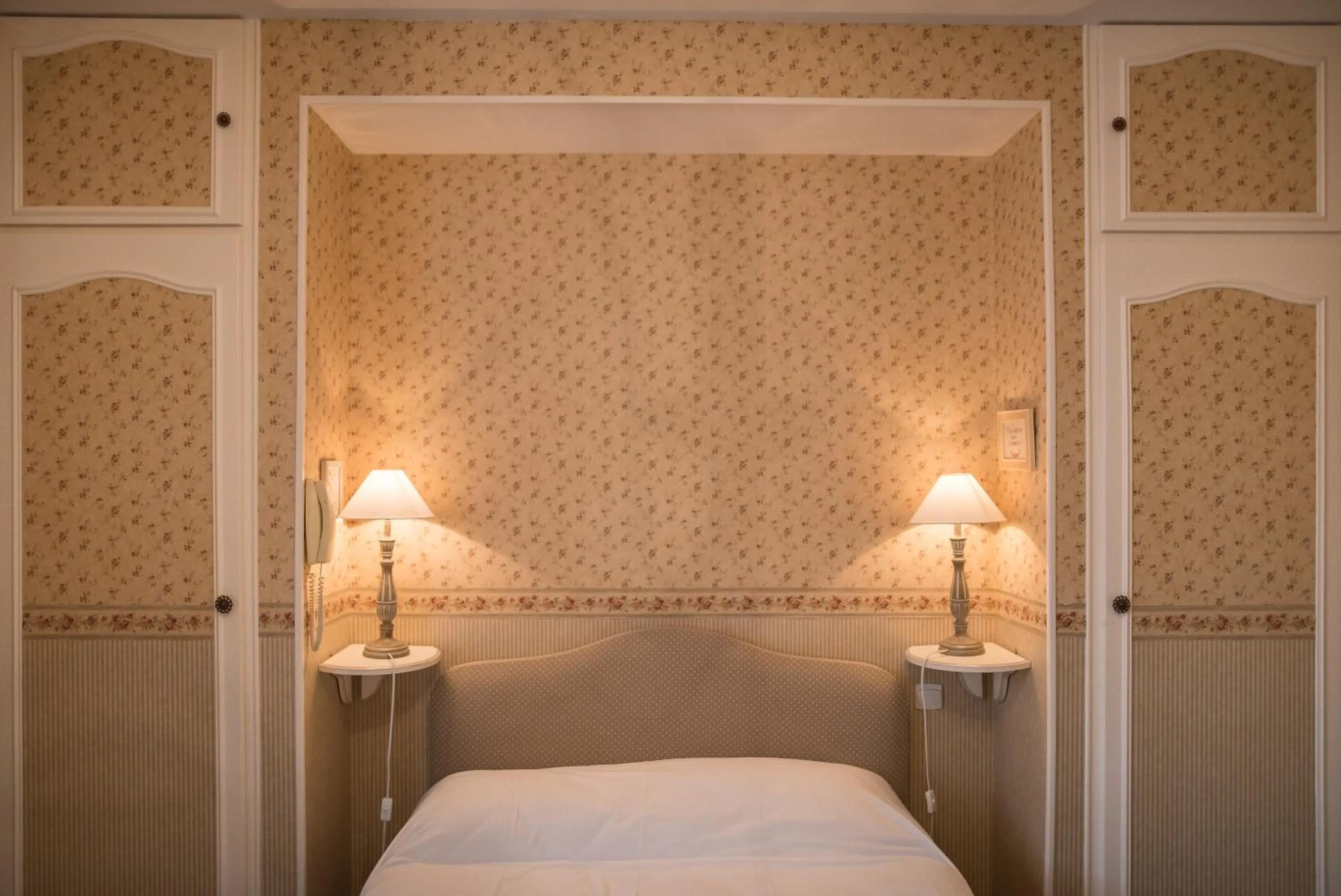 Bed in L'Auberge du Port des Roches