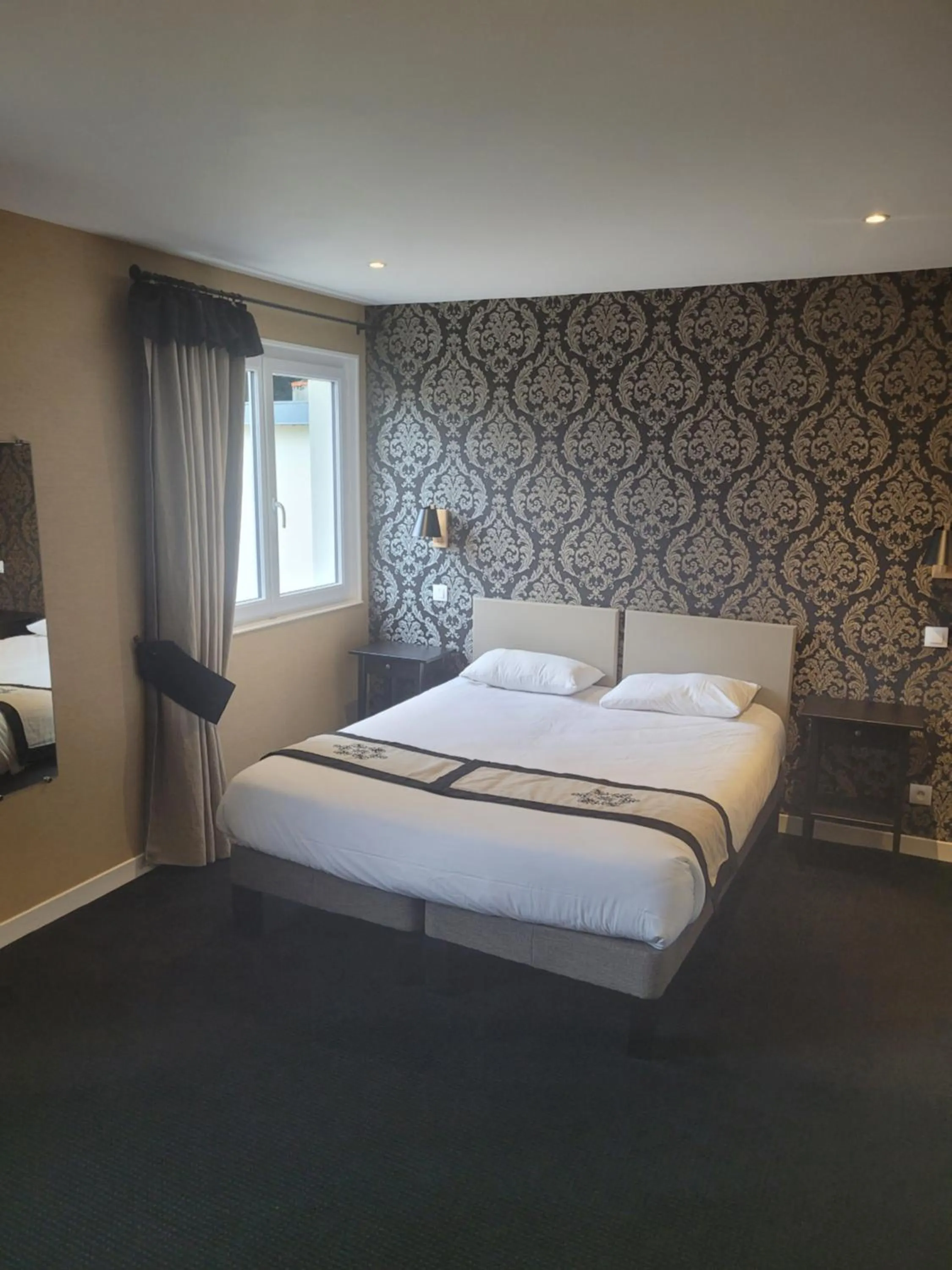 Bed in L'Auberge du Port des Roches