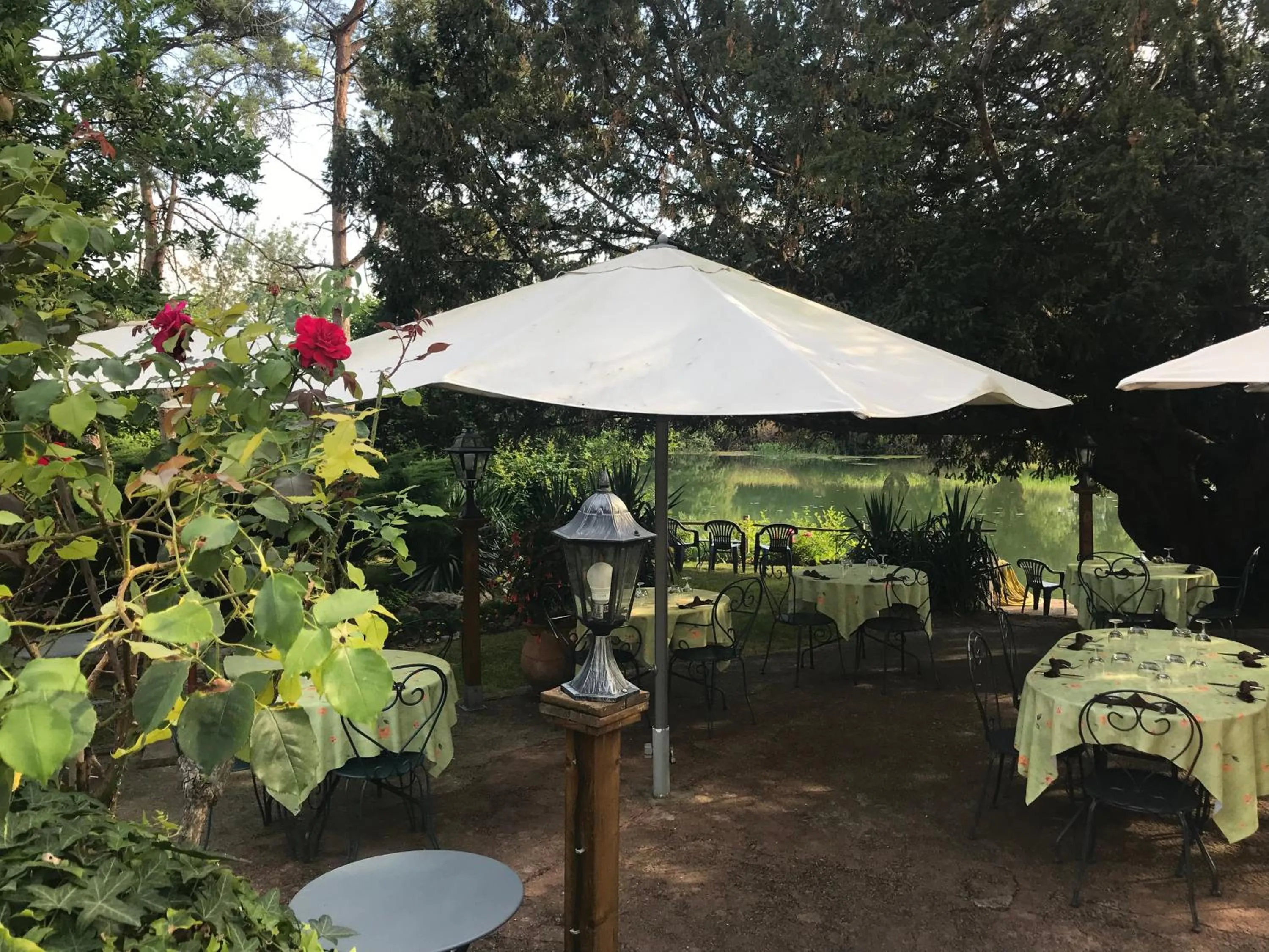 Patio in L'Auberge du Port des Roches