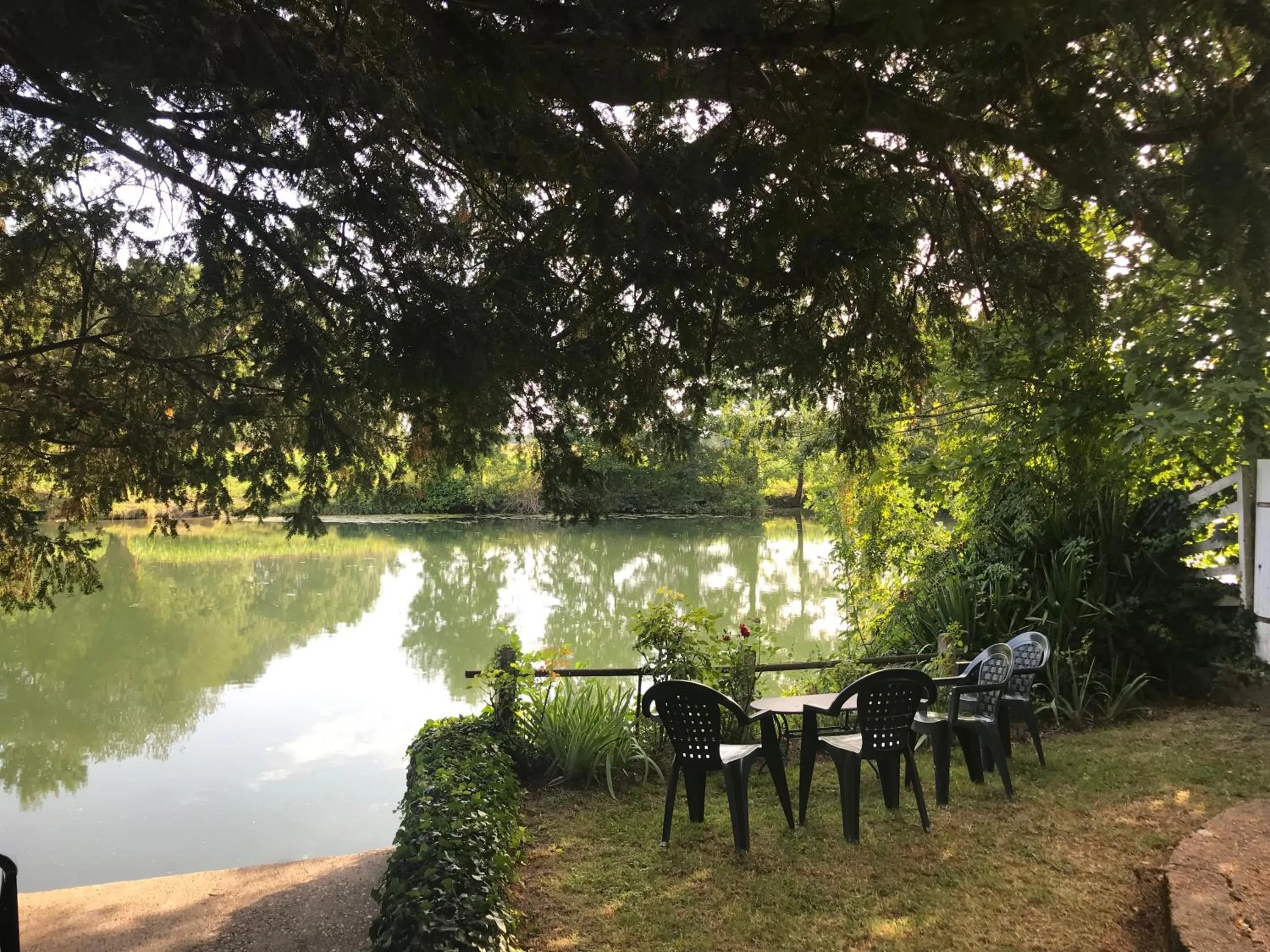 Patio in L'Auberge du Port des Roches