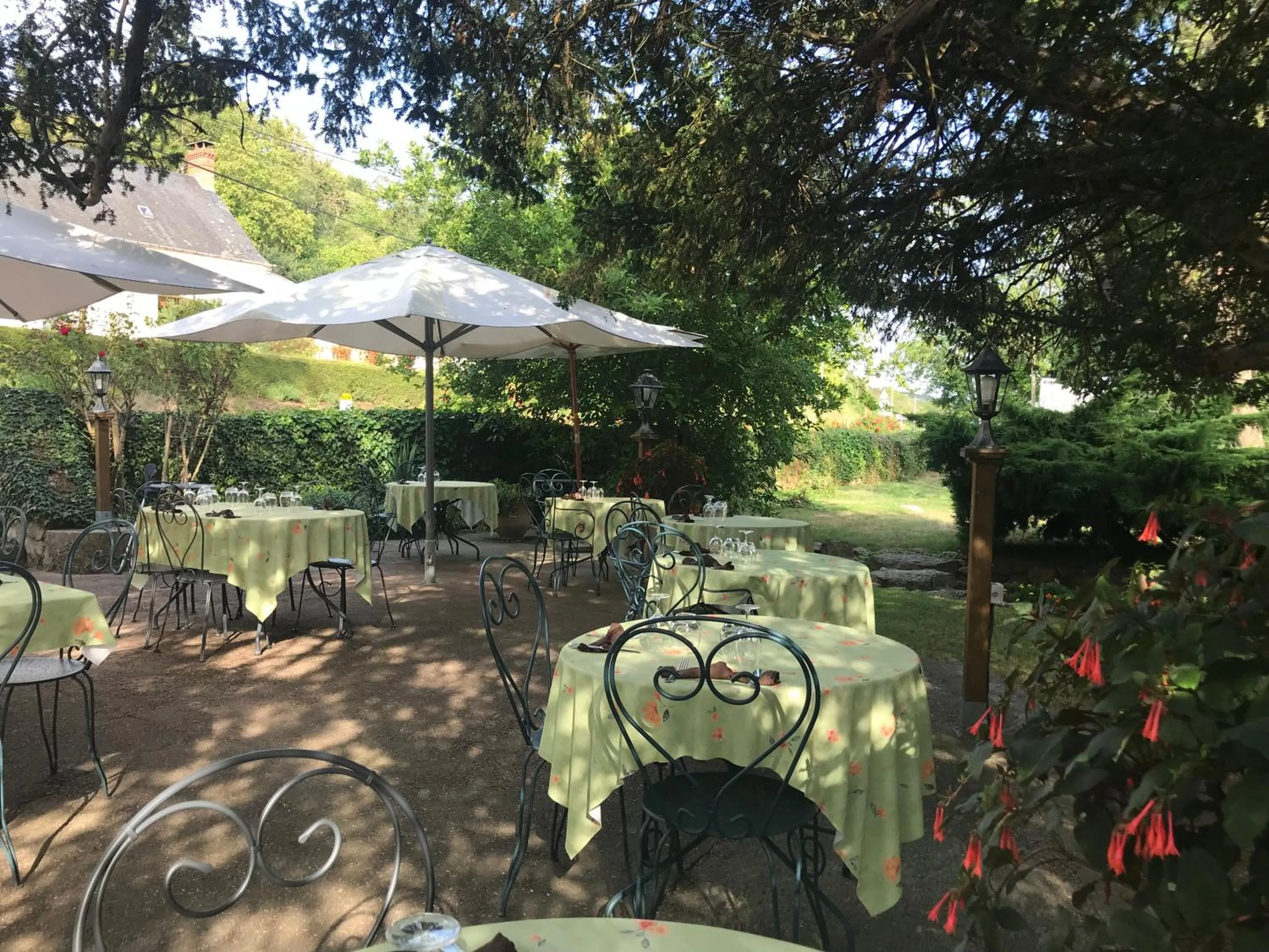 Patio in L'Auberge du Port des Roches