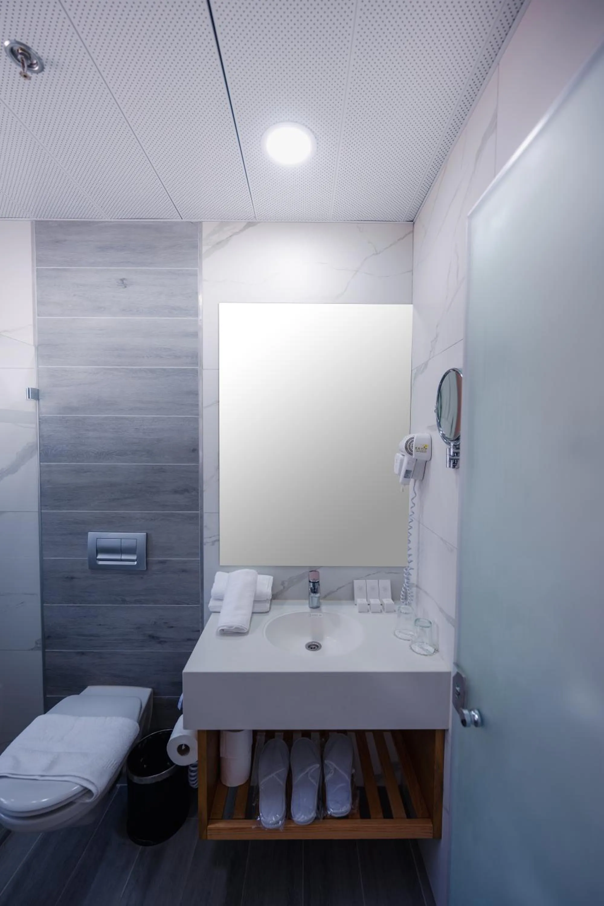 Bathroom in Golden Walls Hotel