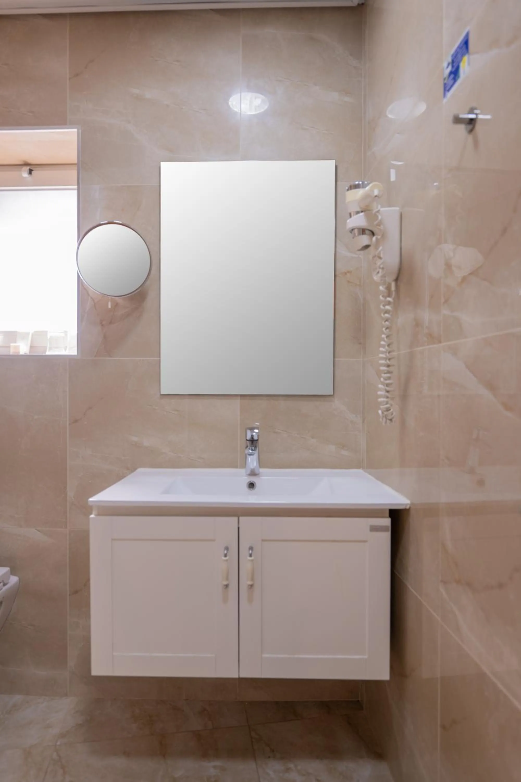 Bathroom in Golden Walls Hotel