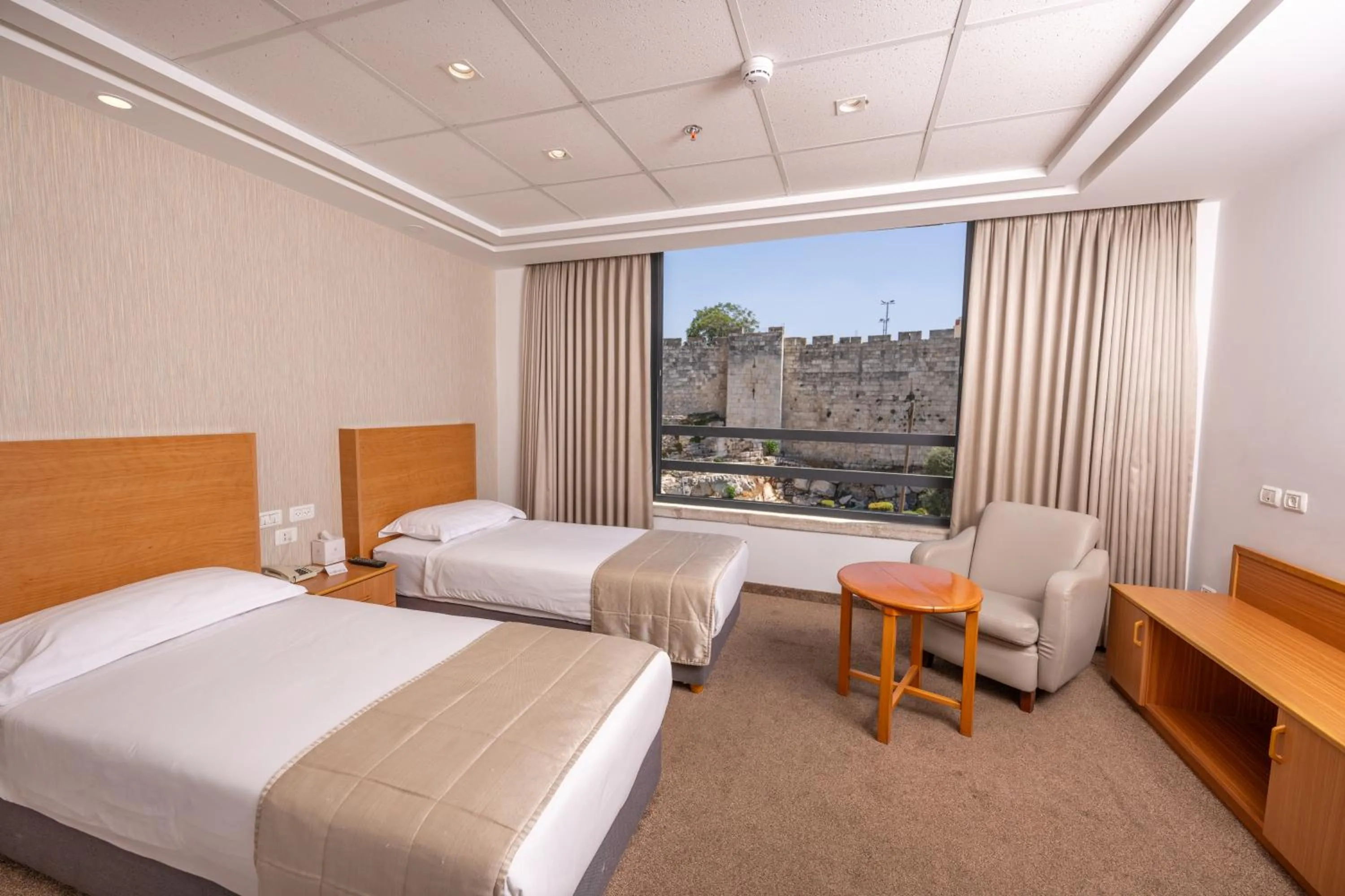 Bedroom, Bed in Golden Walls Hotel