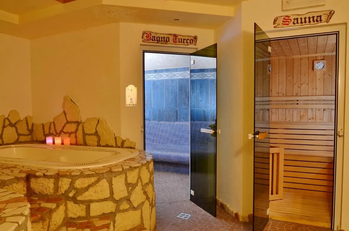 Hot Tub in Residence Taufer