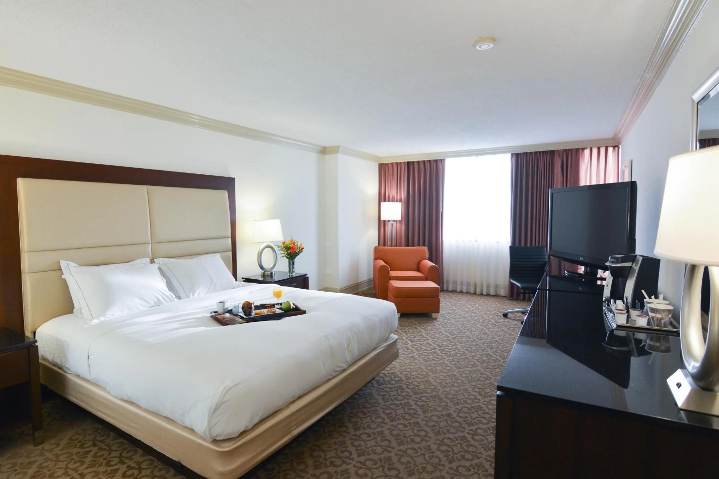 Bedroom, Bed in Hilton Palm Beach PBI