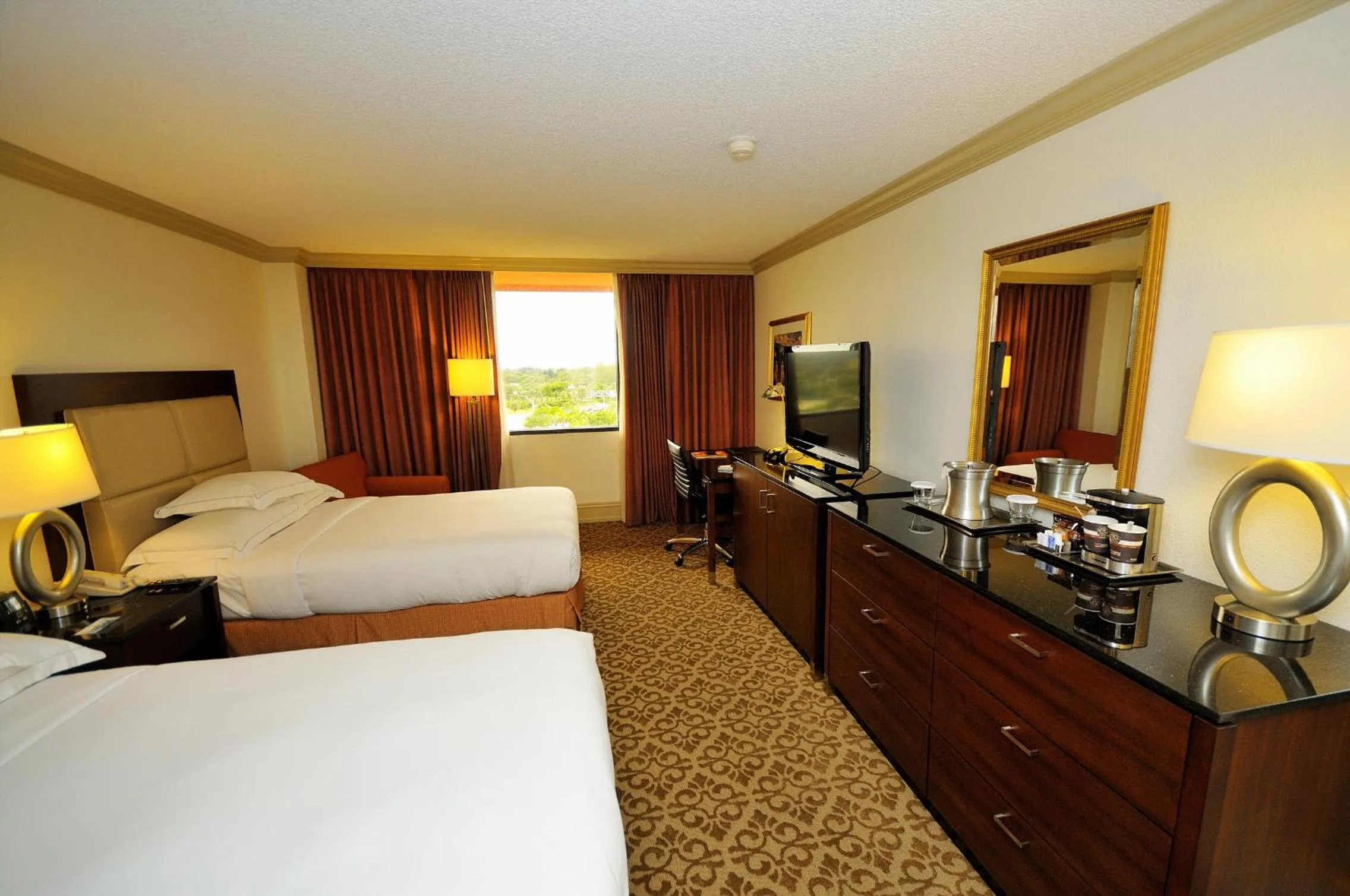 Bed in Hilton Palm Beach PBI