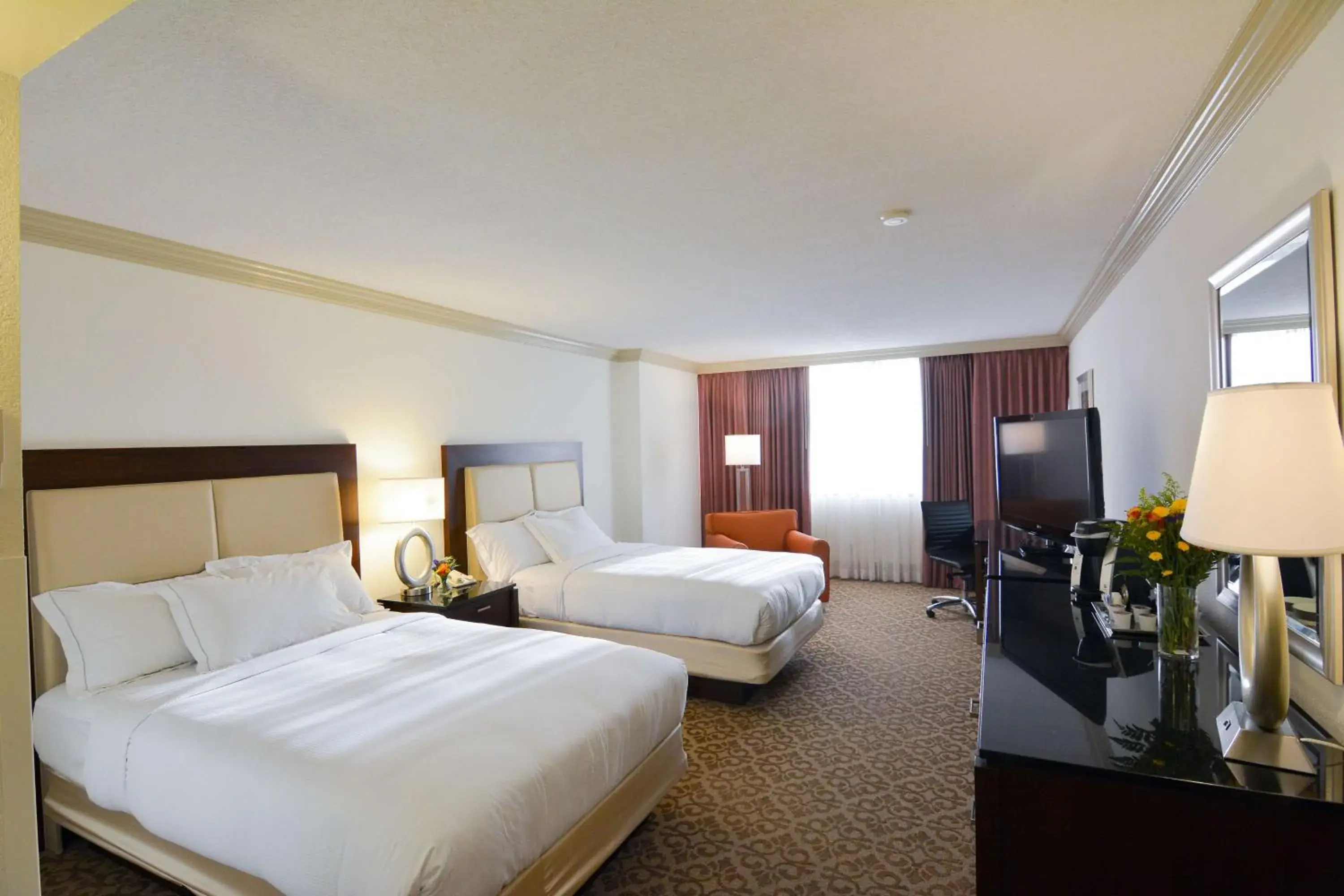 Double Room with Two Double Beds and Bath Tub - Mobility Access in Hilton Palm Beach PBI Double Room with Two Double Beds and Bath Tub - Mobility Access in Hilton Palm Beach PBI