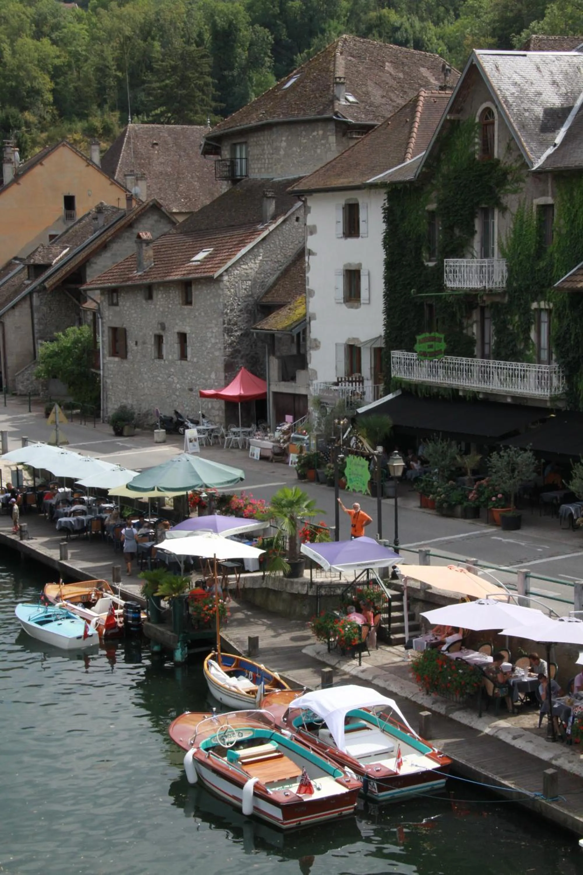 Neighbourhood in Le Doux Nid