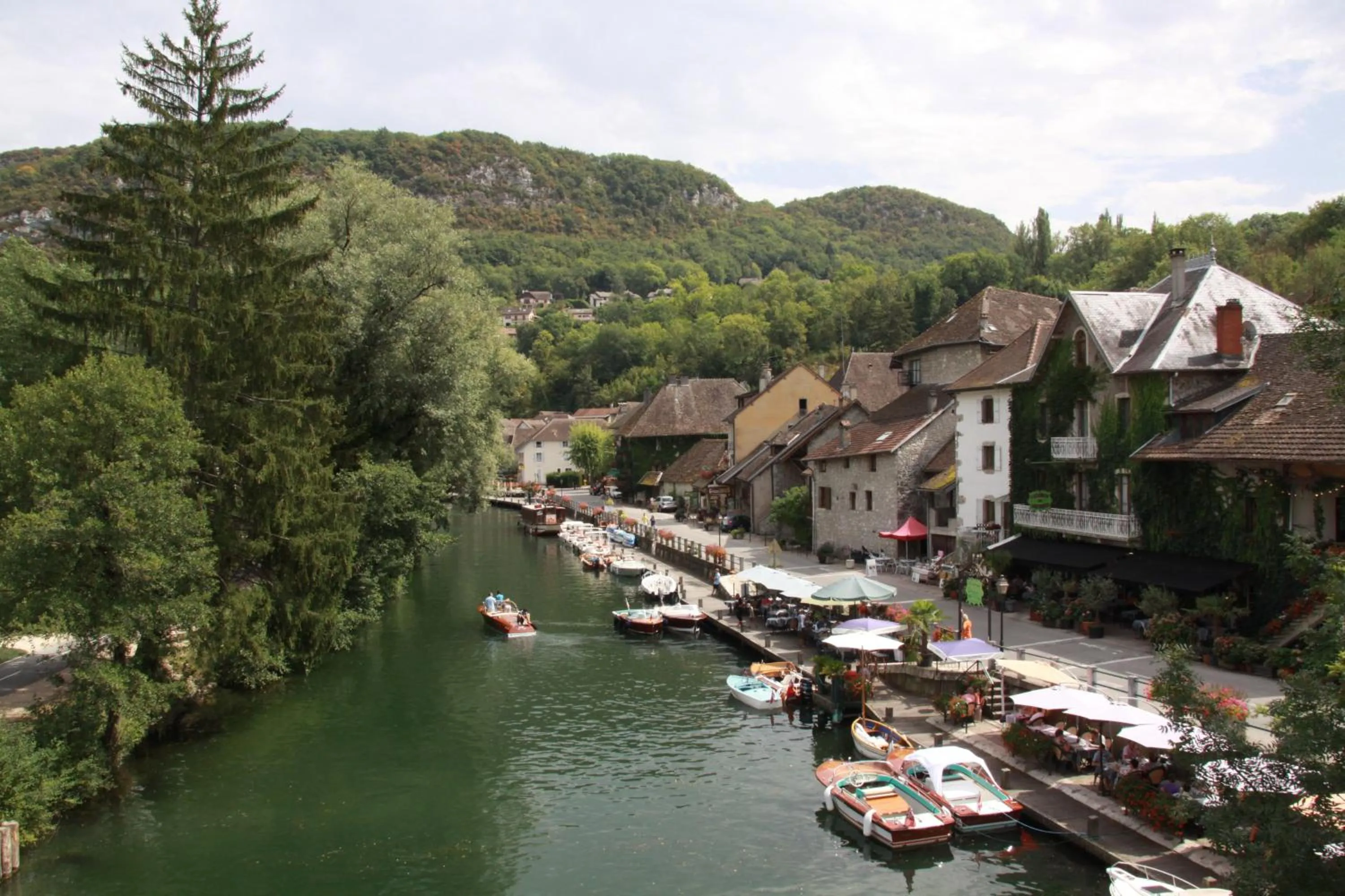 Property building in Le Doux Nid