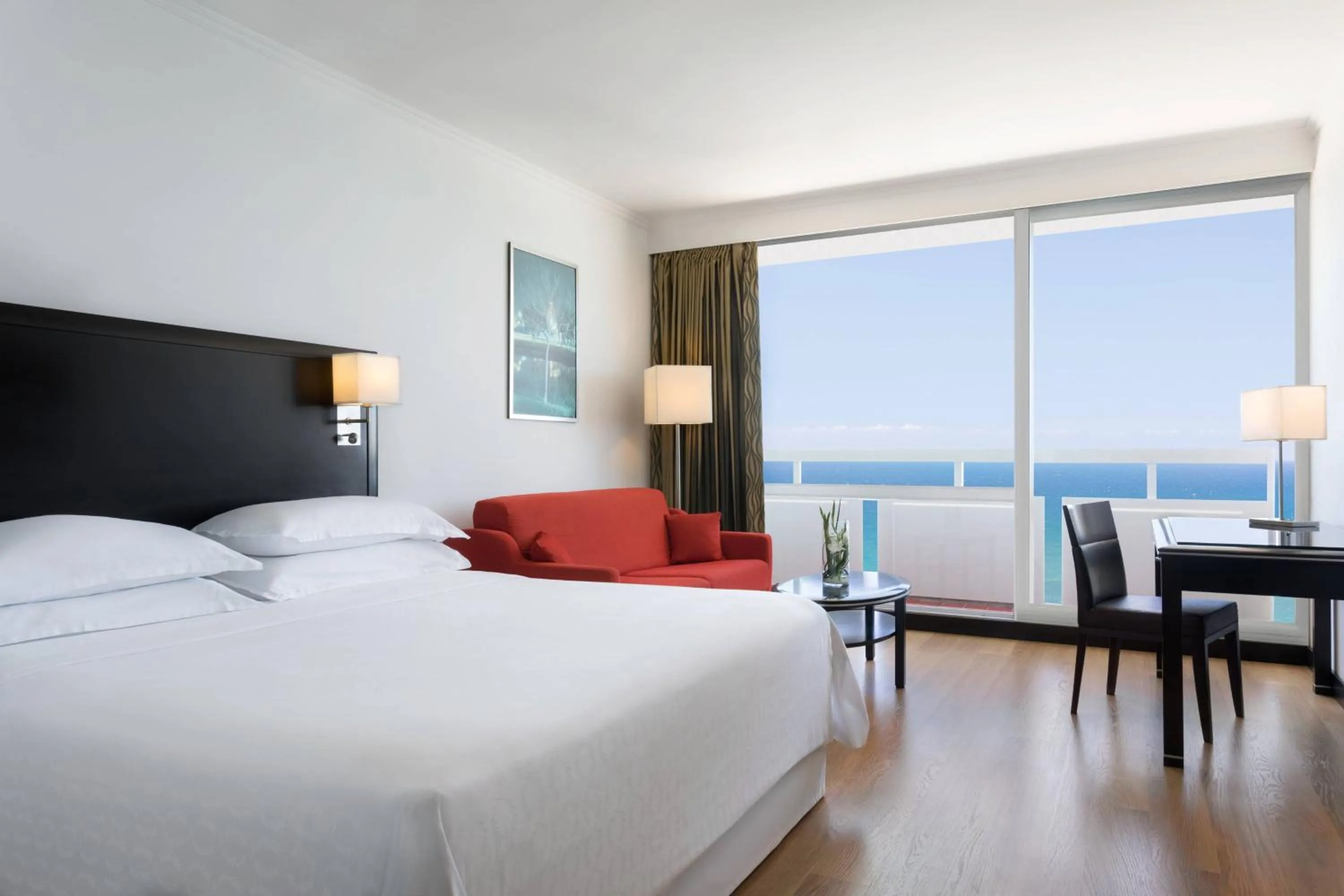 Photo of the whole room, Bed in Sheraton Grand Tel Aviv