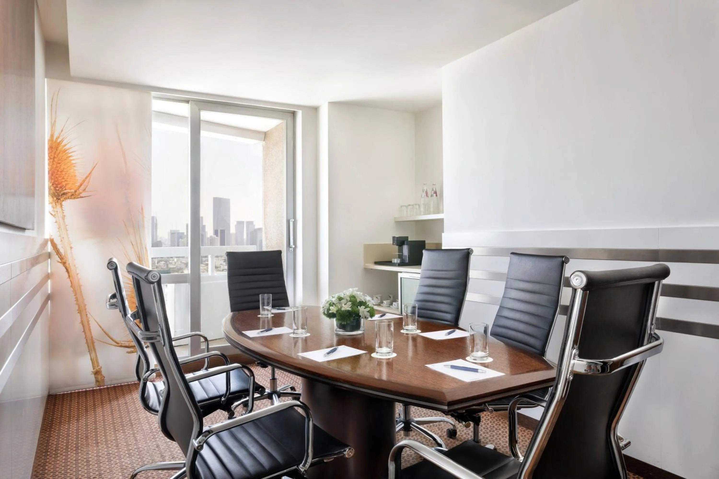 Lounge or bar in Sheraton Grand Tel Aviv