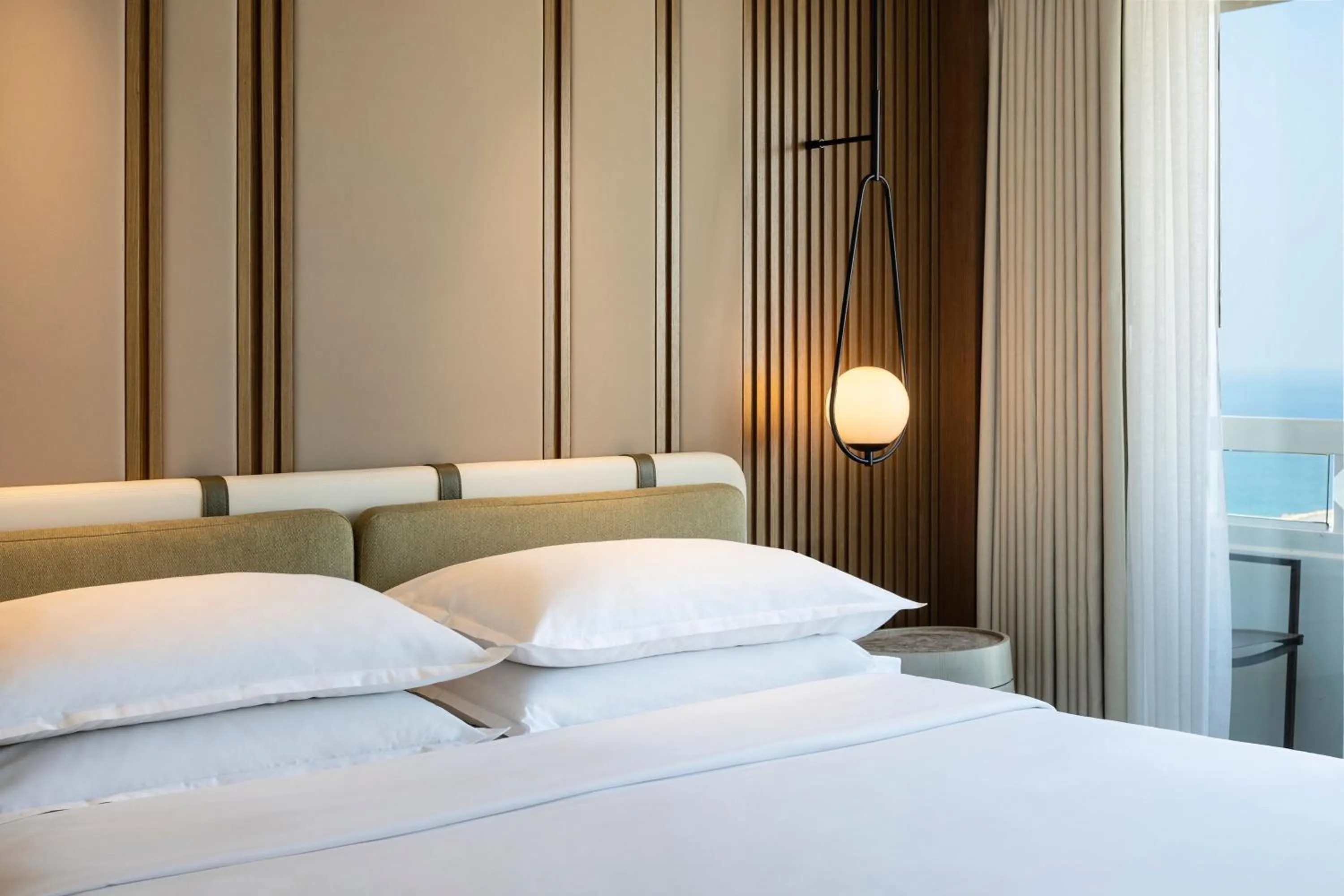 Bedroom, Bed in Sheraton Grand Tel Aviv