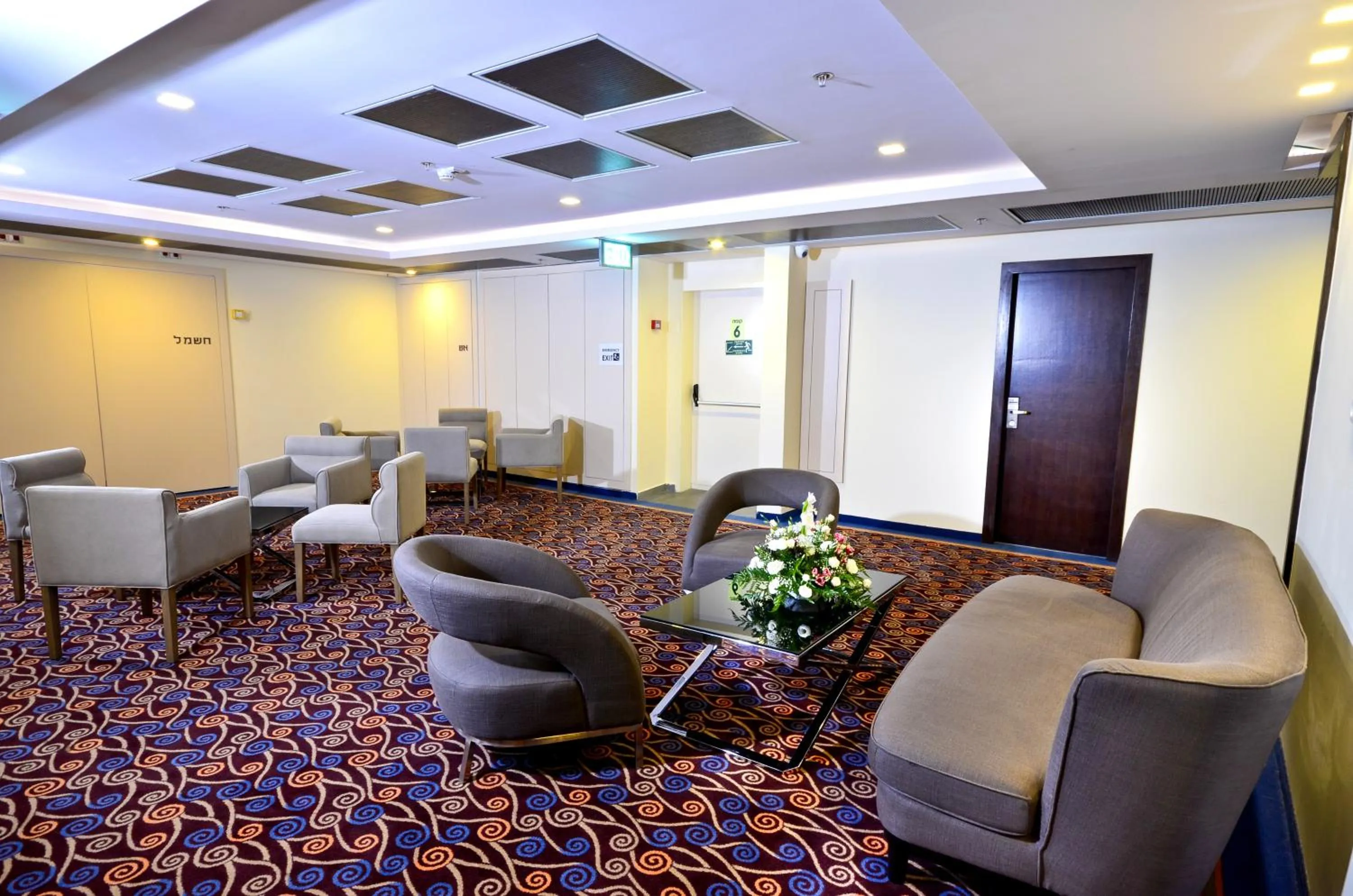 Lobby or reception in Golden Crown Old City Hotel