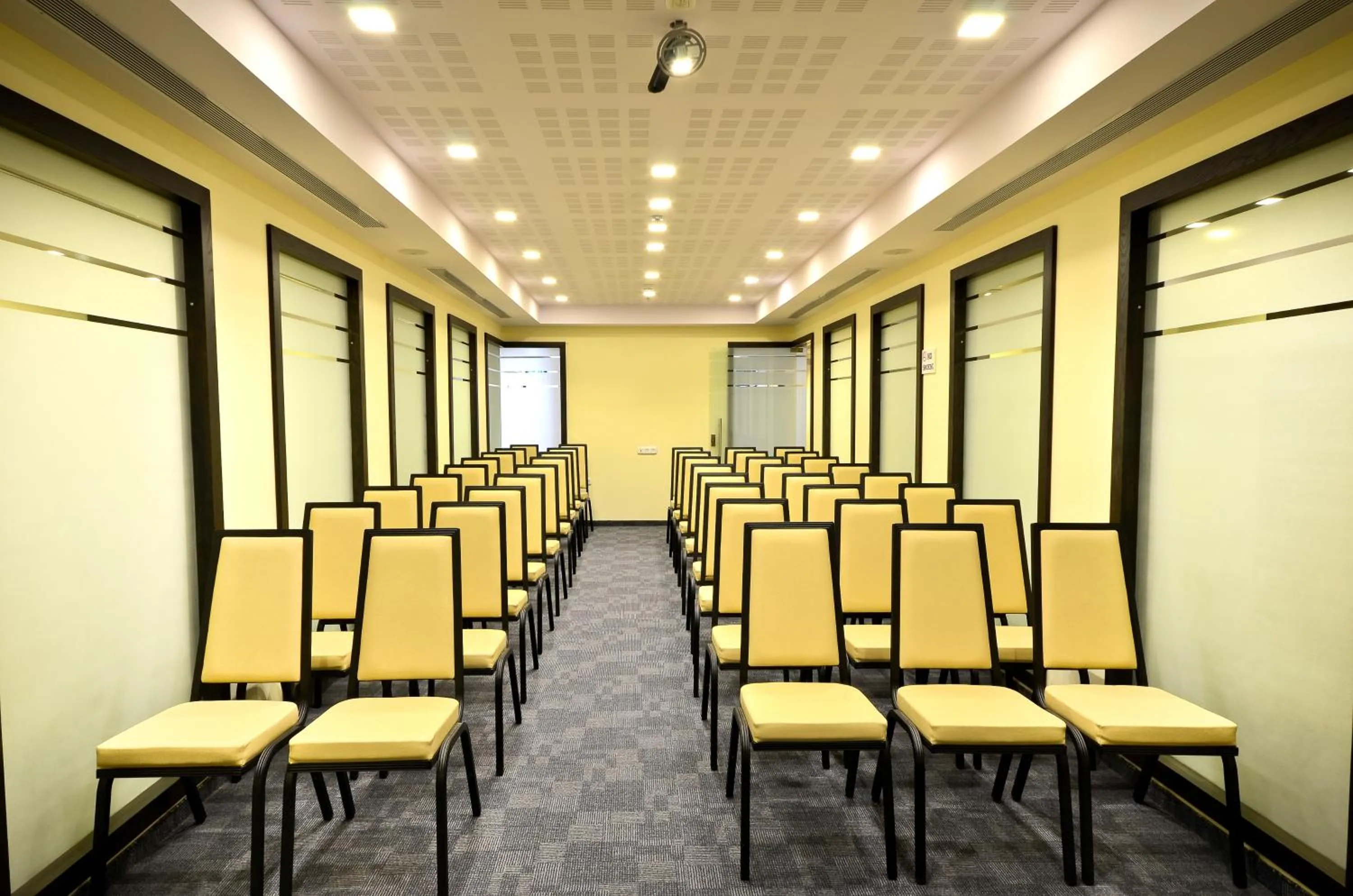 Business facilities in Golden Crown Old City Hotel