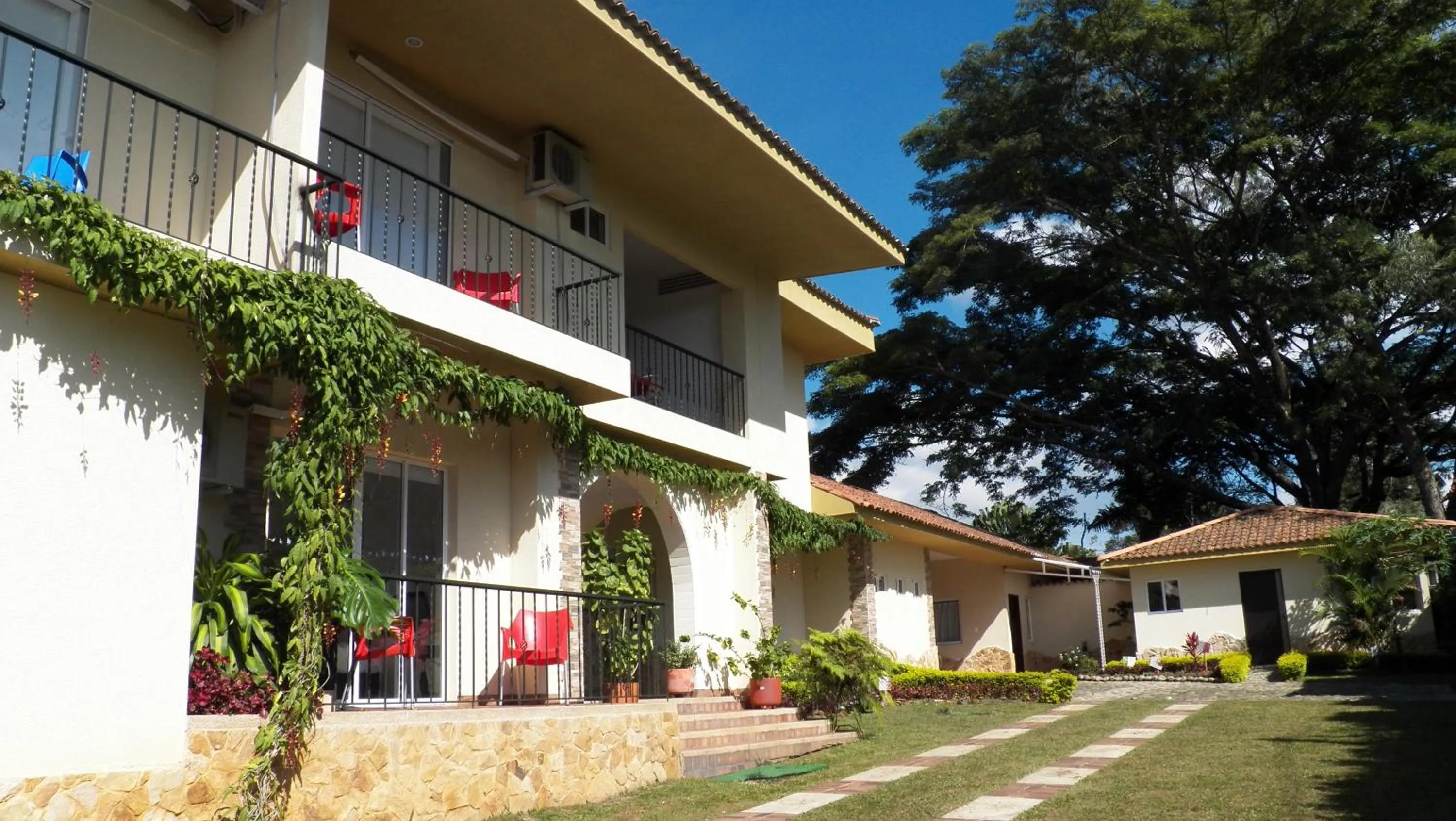 Facade/entrance in Hotel Campestre Santa Monica Pance