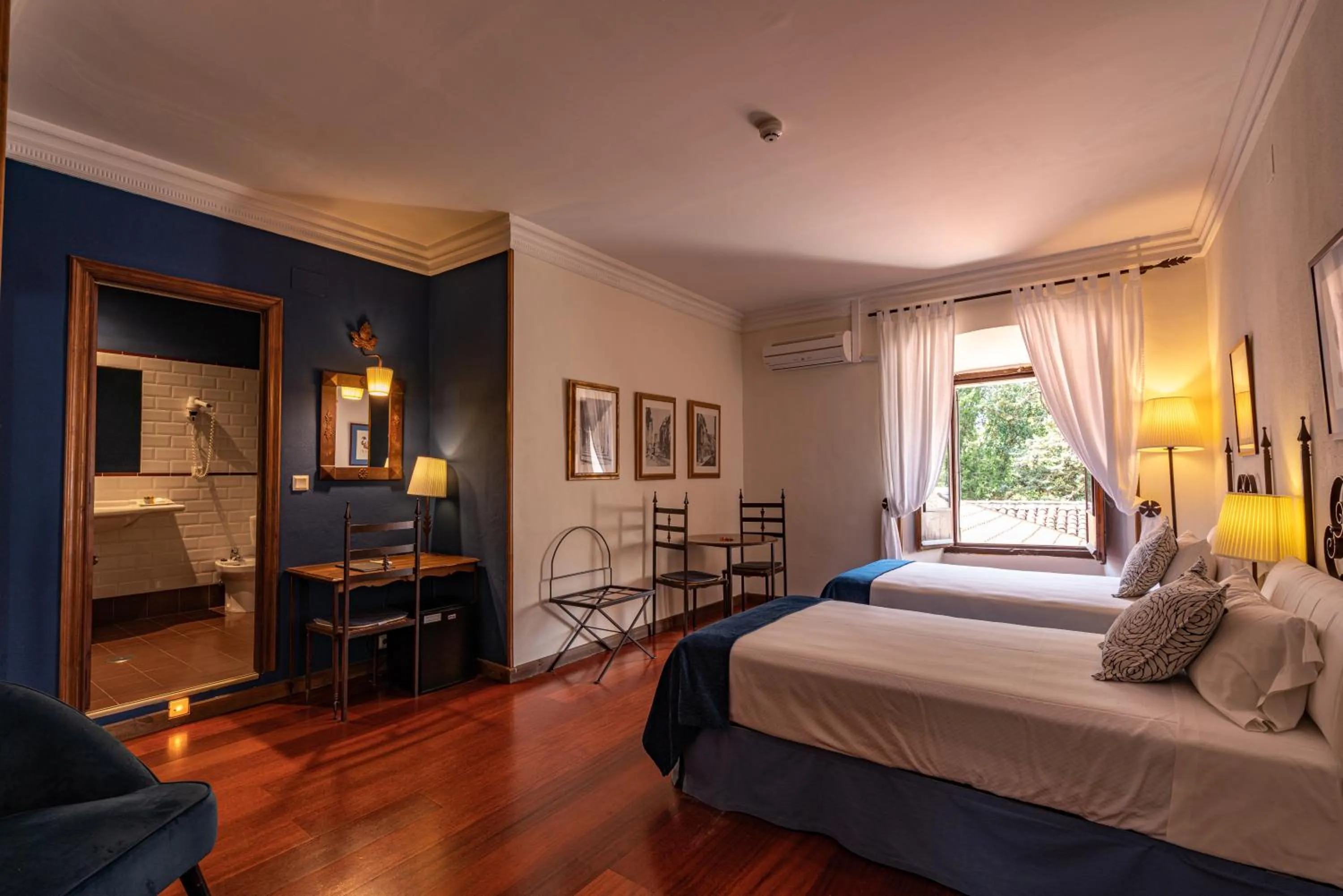 Bed in Hotel Real Monasterio de San Zoilo