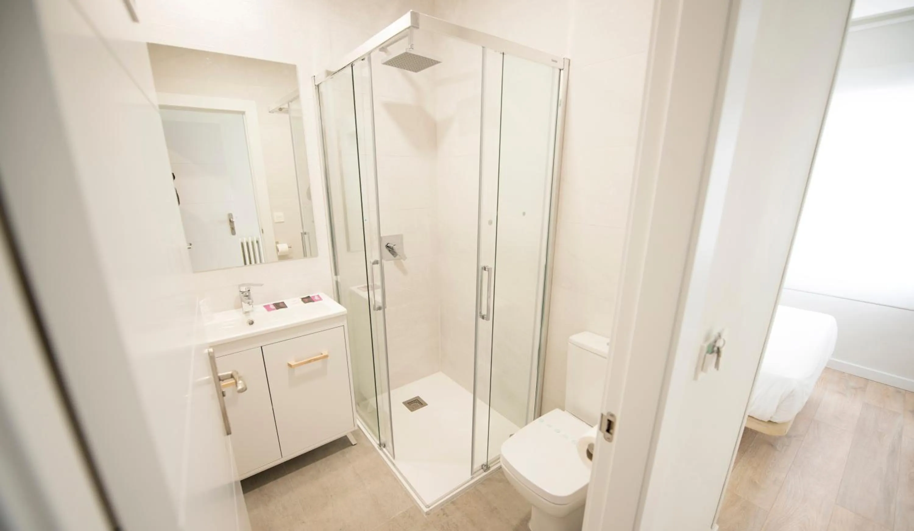 Shower in Happy Hostal Carrales