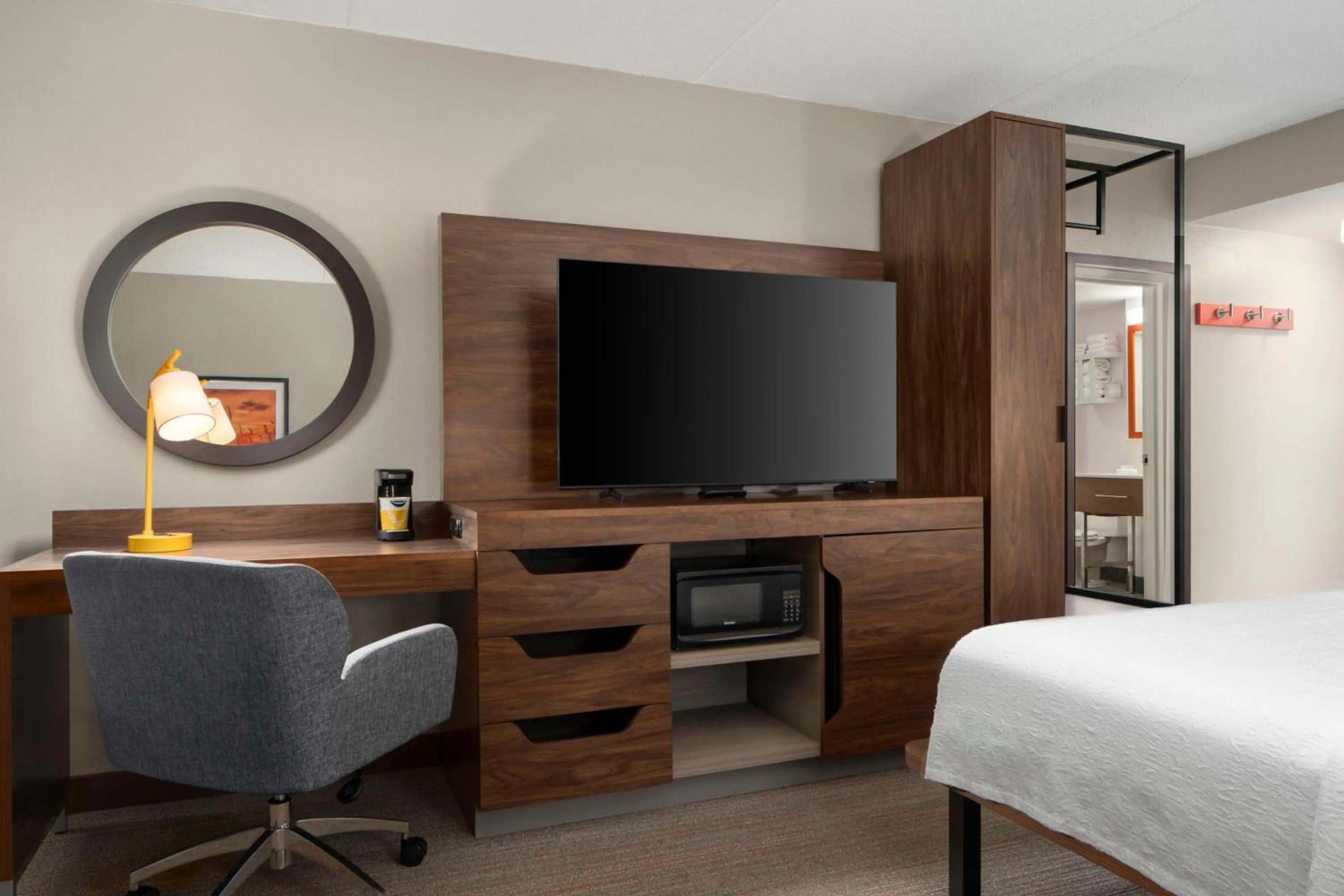 Bedroom, Bed in Hampton Inn Norfolk/Virginia Beach