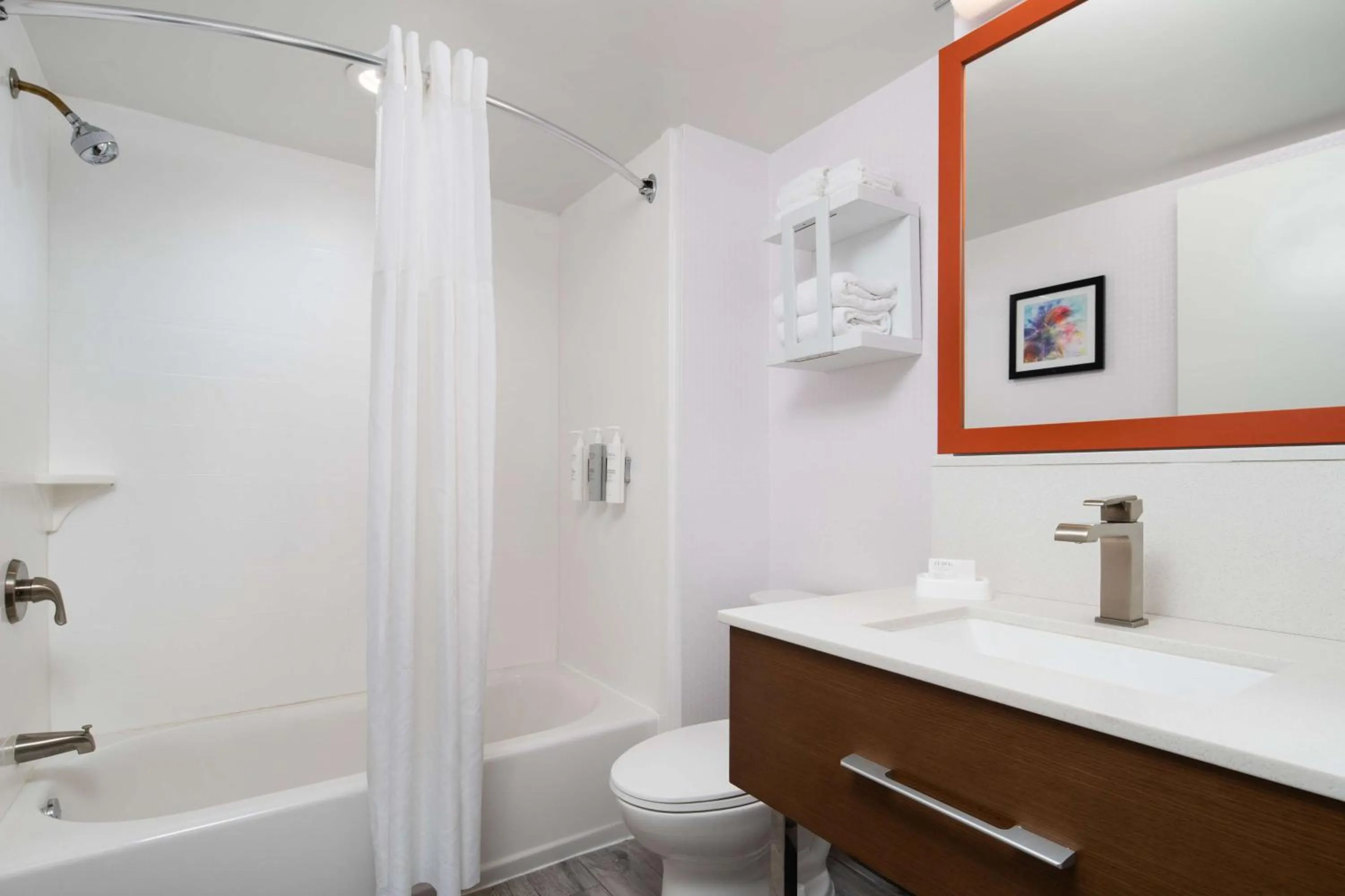 Bathroom in Hampton Inn Norfolk/Virginia Beach