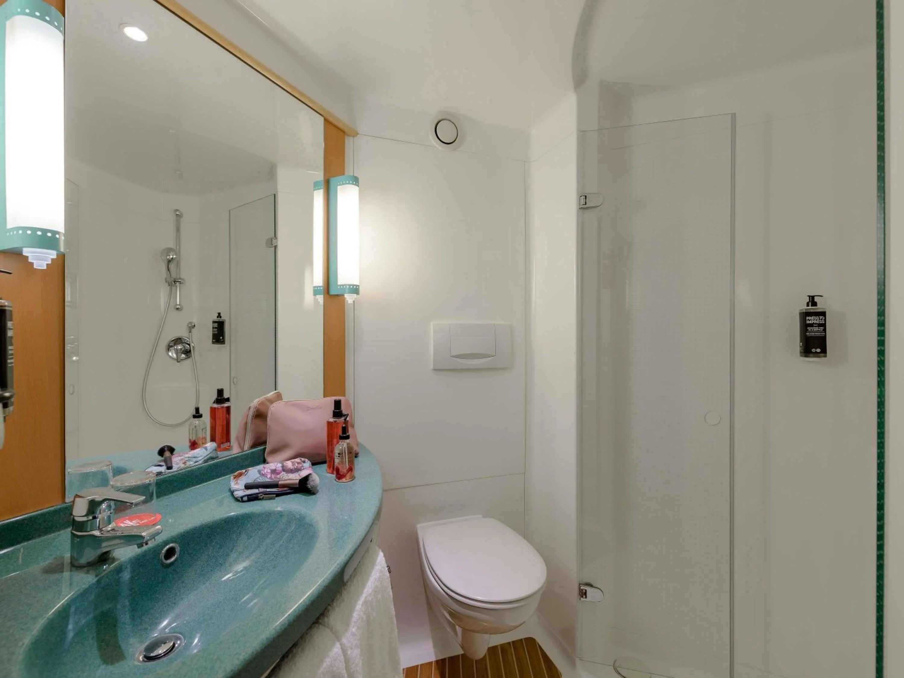 Bedroom in ibis Heilbronn City