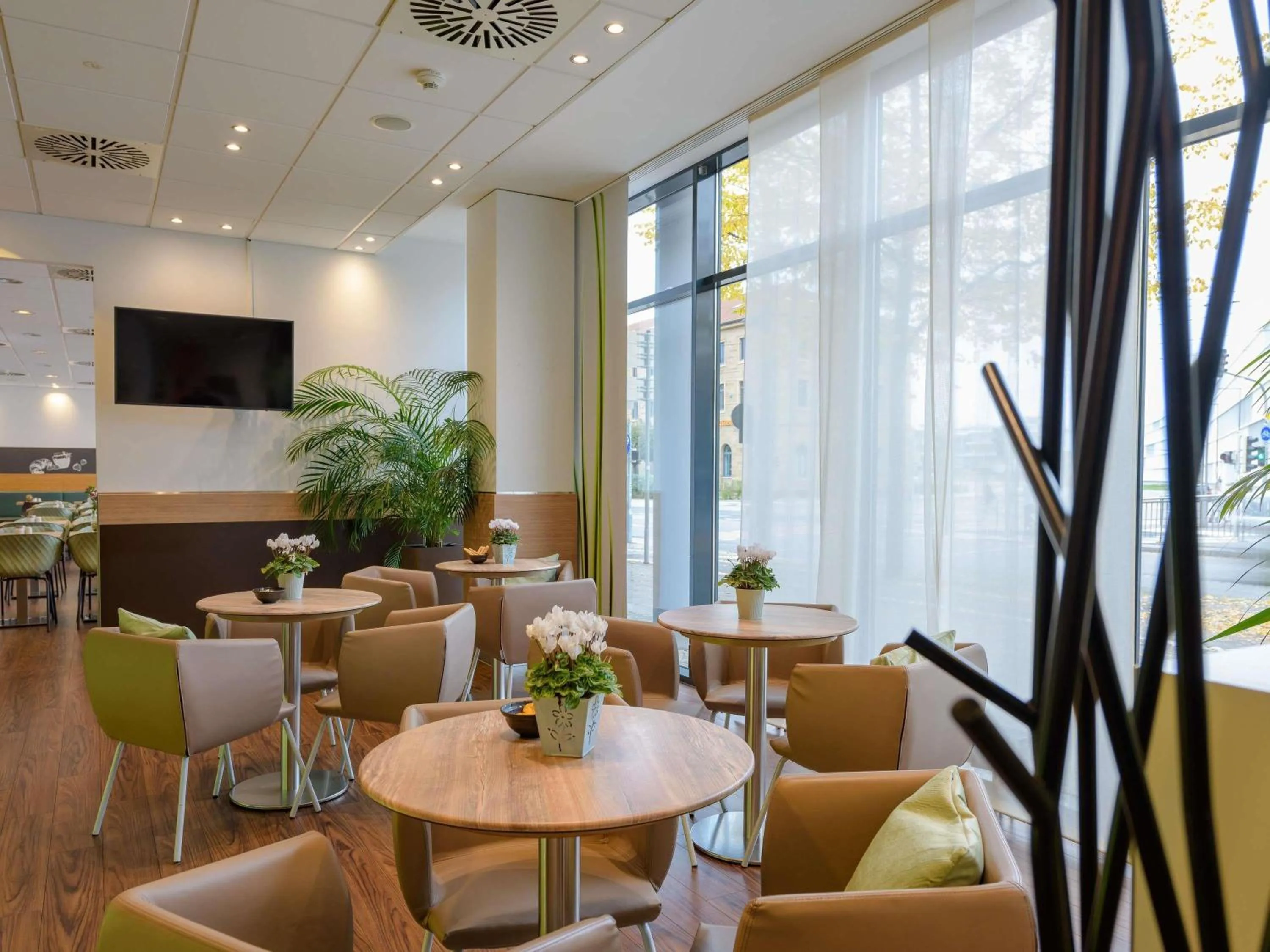 Lounge or bar in ibis Heilbronn City