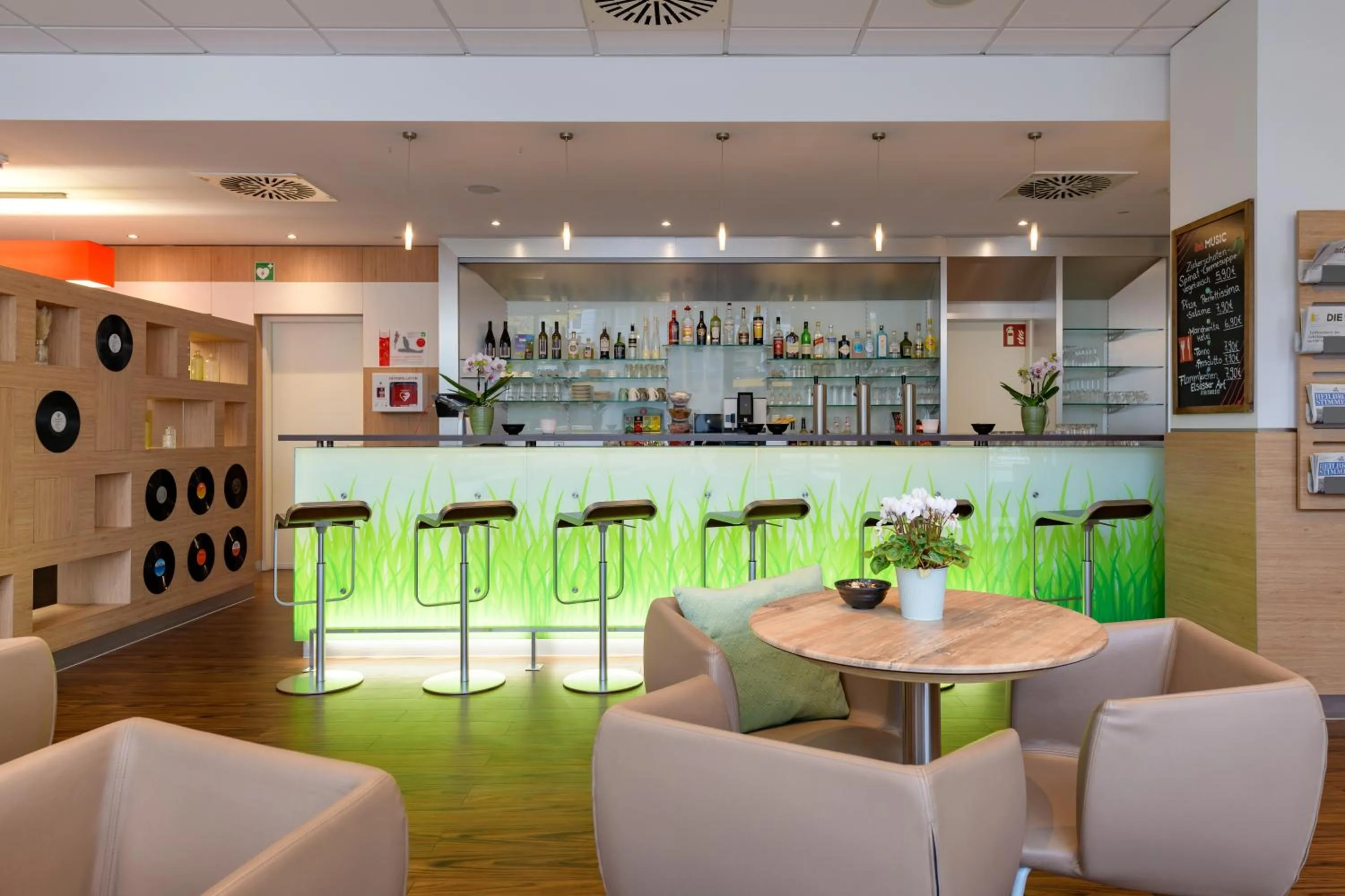 Lounge or bar in ibis Heilbronn City