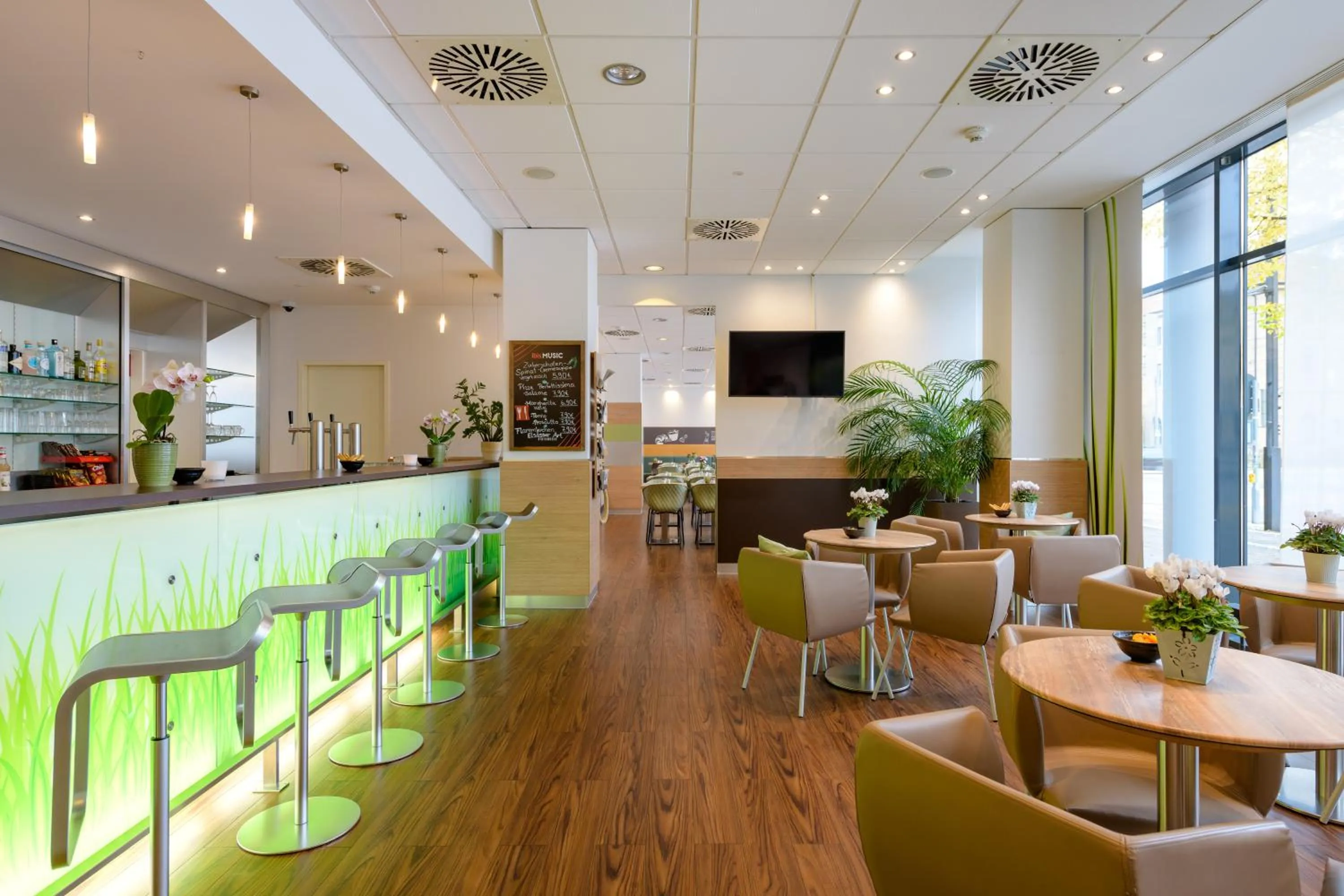 Lounge or bar in ibis Heilbronn City