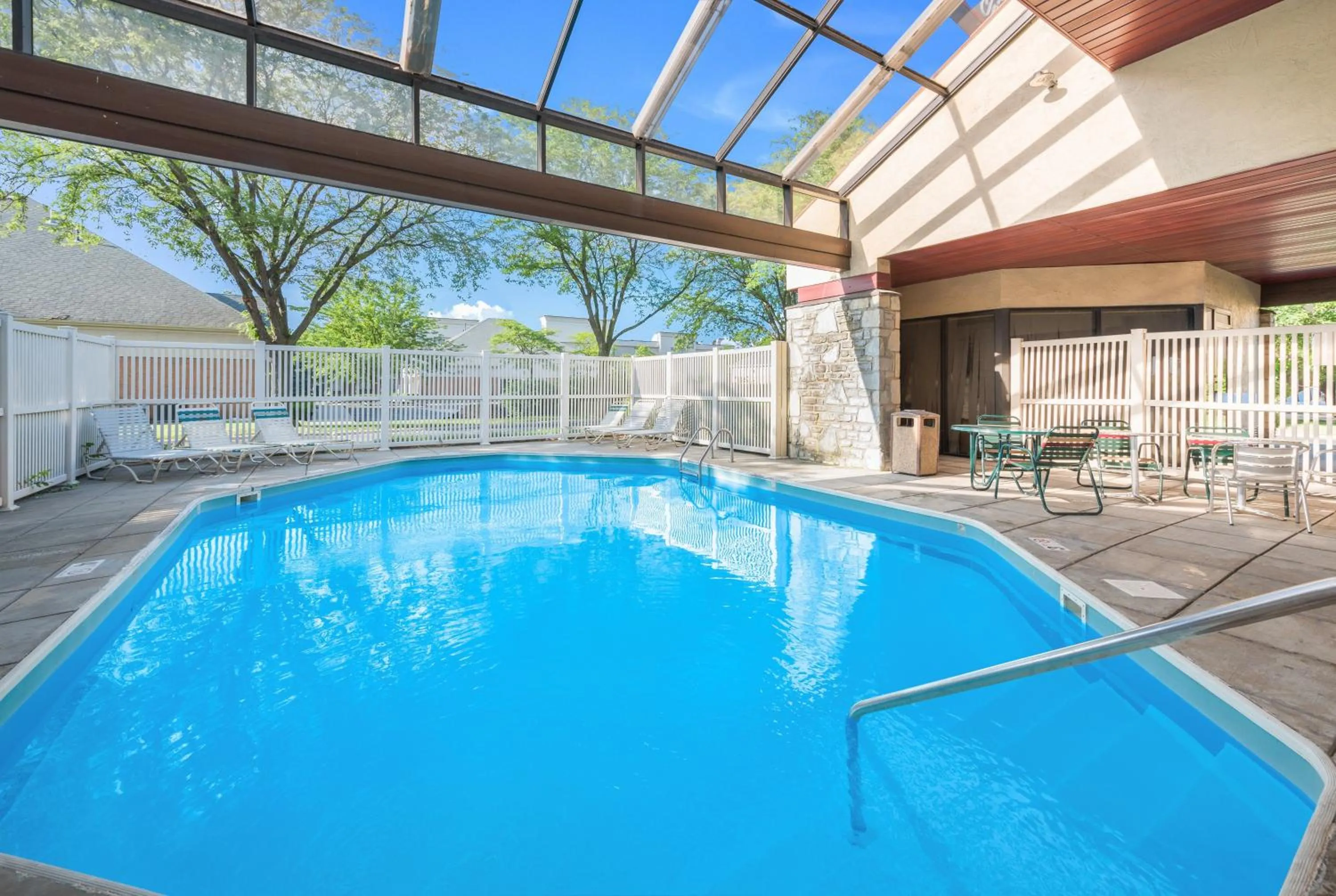 Swimming pool in Red Roof Inn Columbus - Grove City