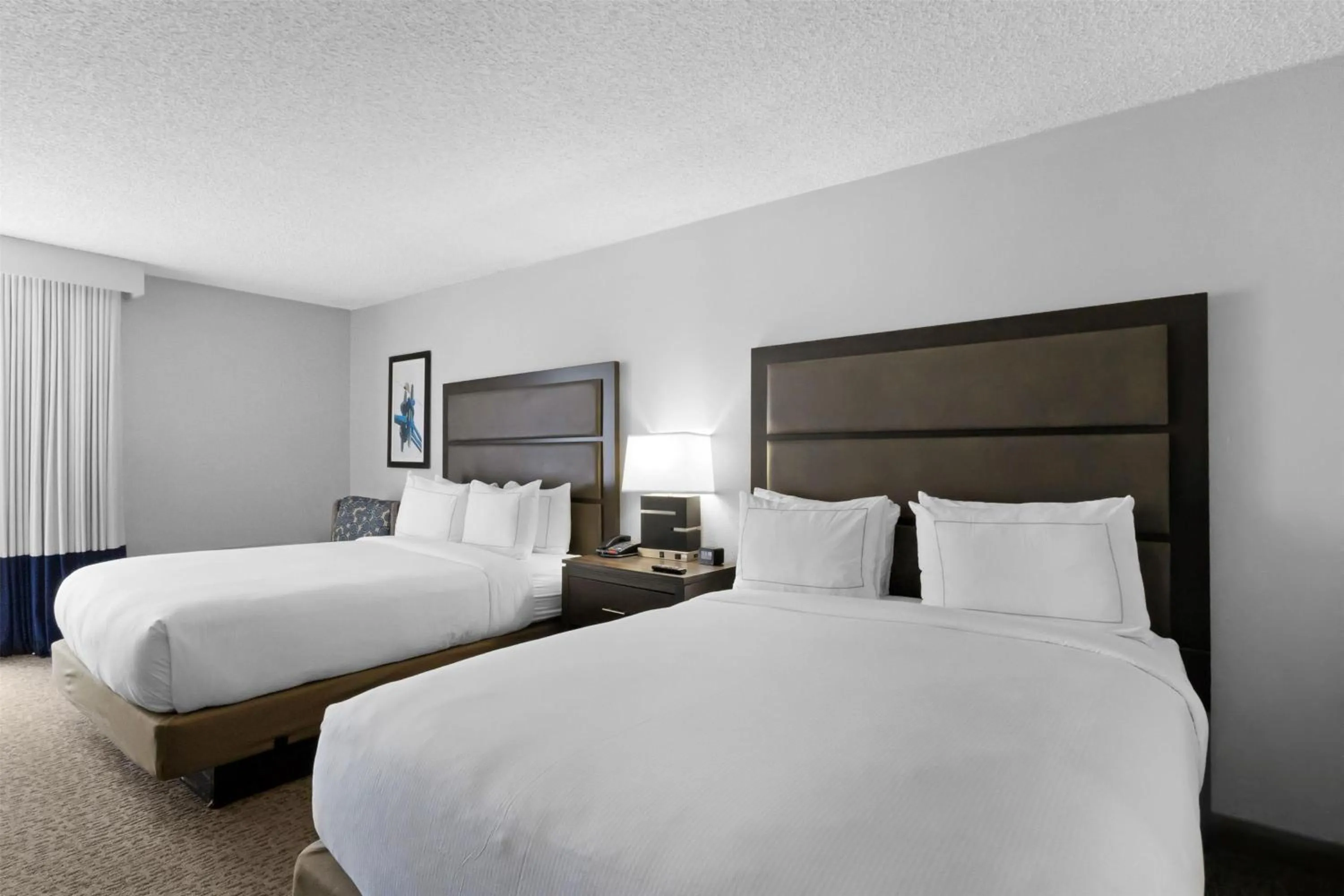 Bed in DoubleTree by Hilton Palm Beach Gardens