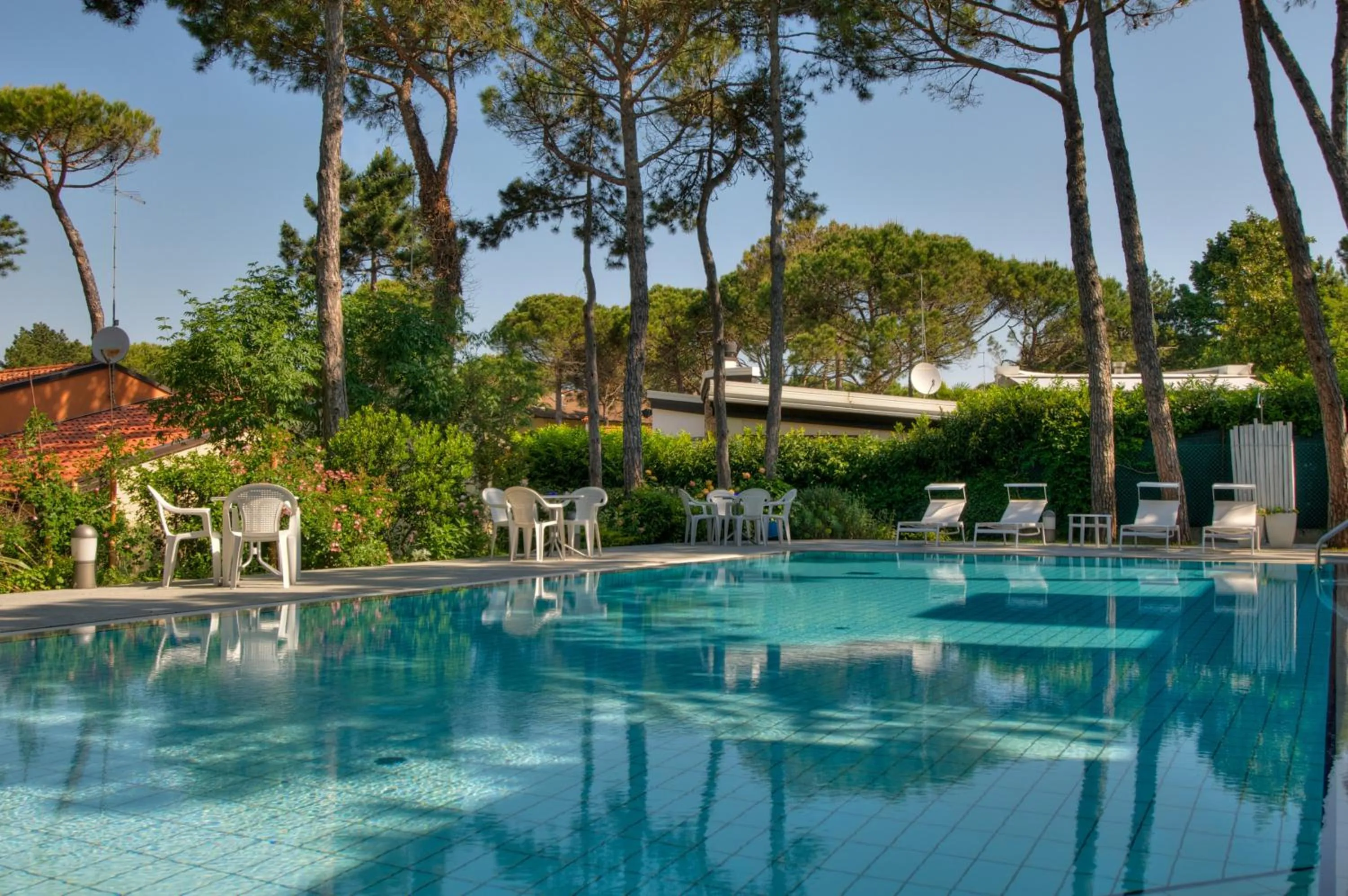 Swimming pool in Hotel Caracas