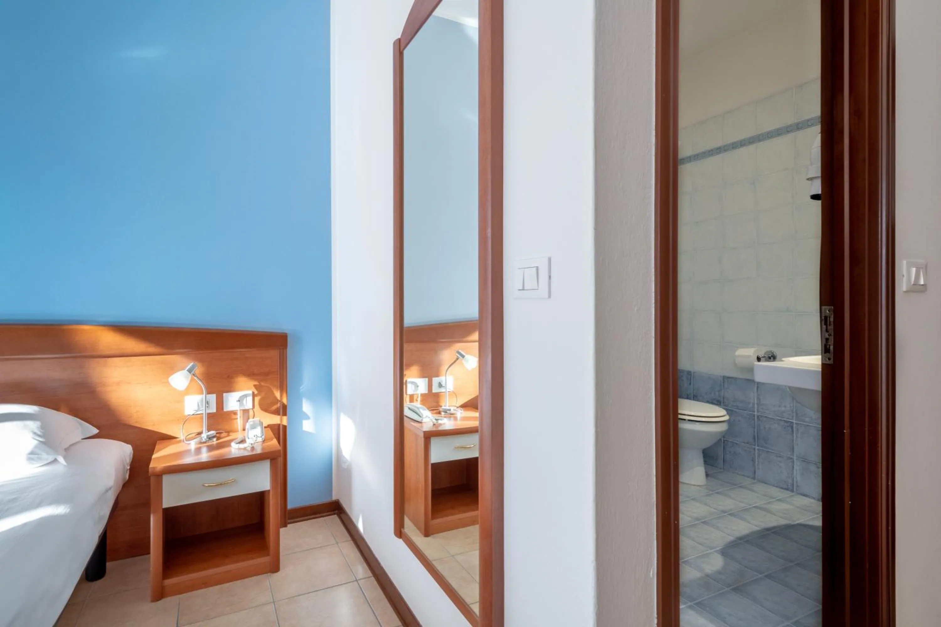 Bedroom, Bed in Hotel Caracas