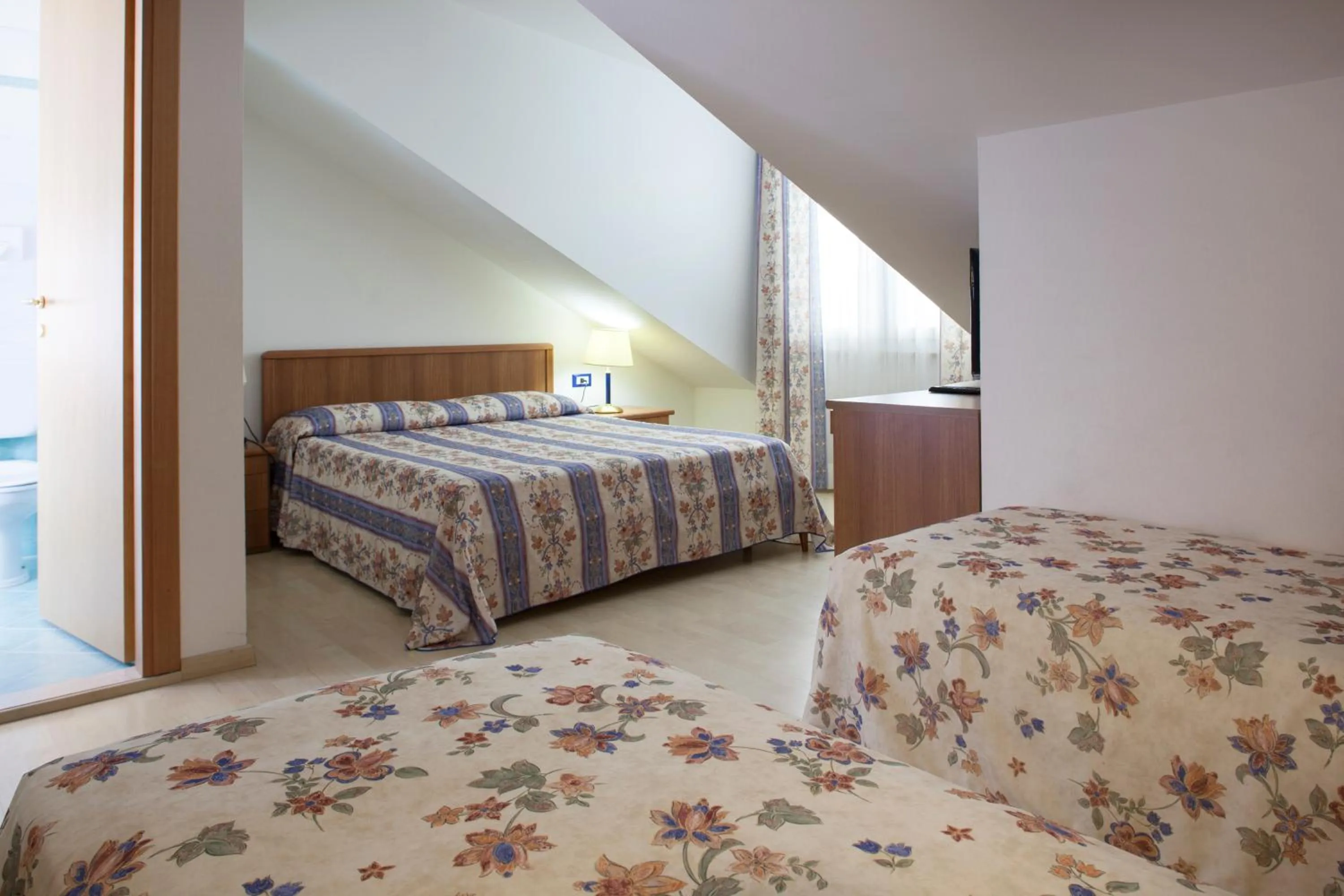 Photo of the whole room, Bed in Hotel Caracas