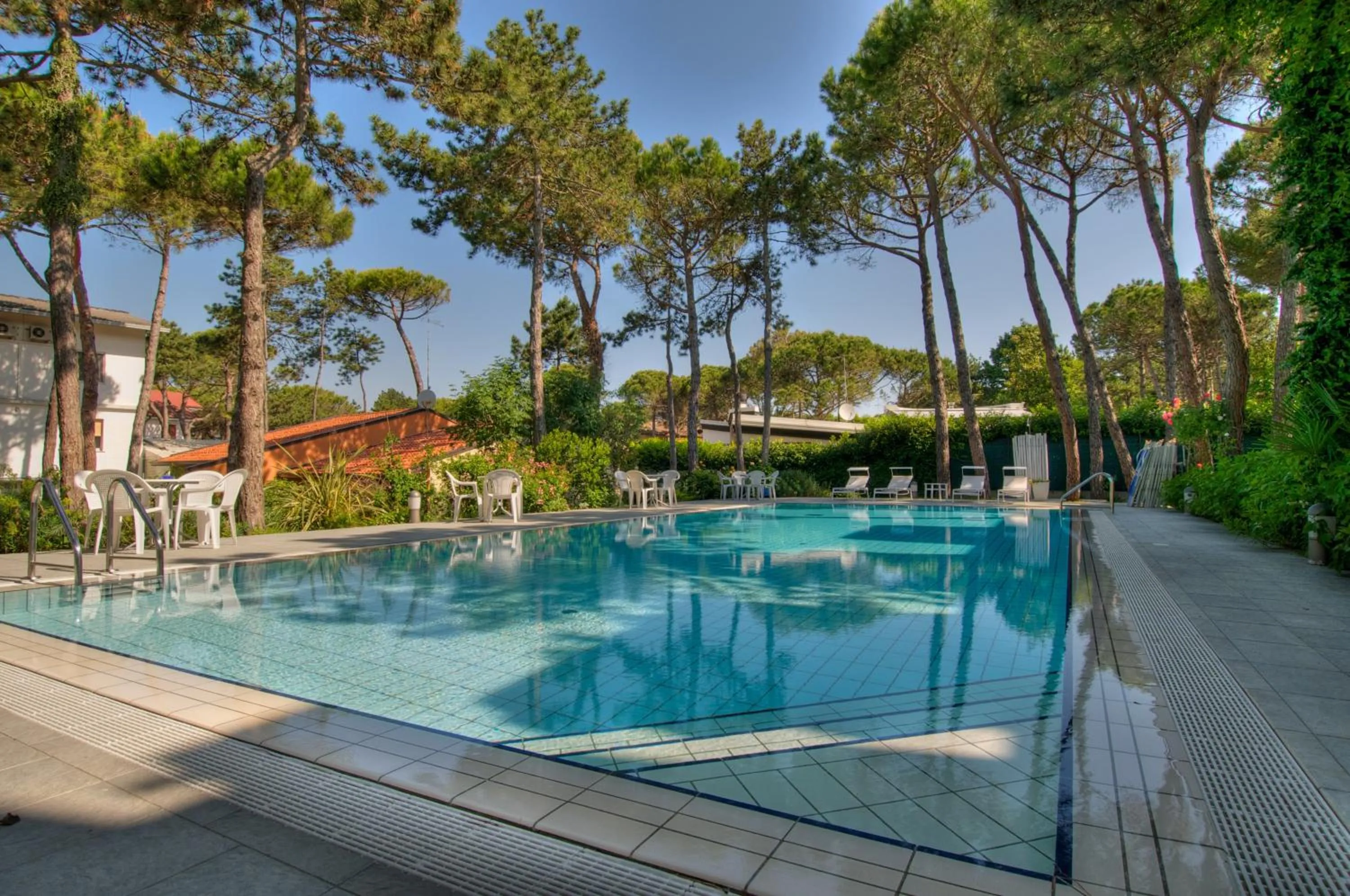 Pool view in Hotel Caracas