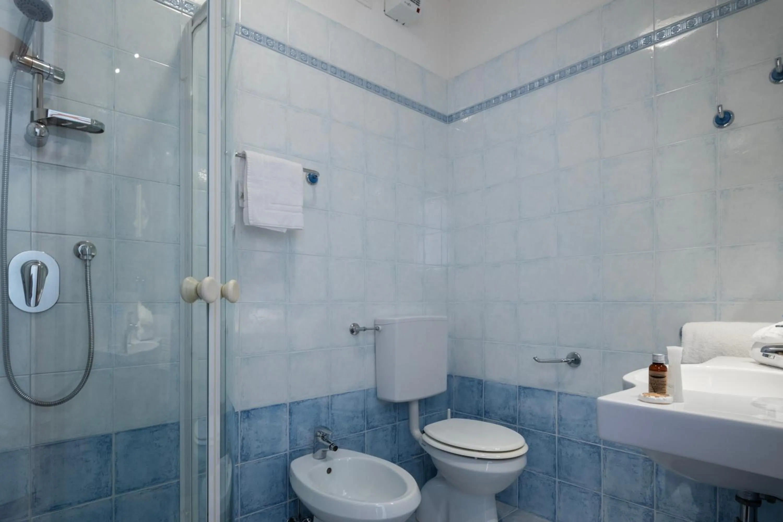 Bathroom in Hotel Caracas