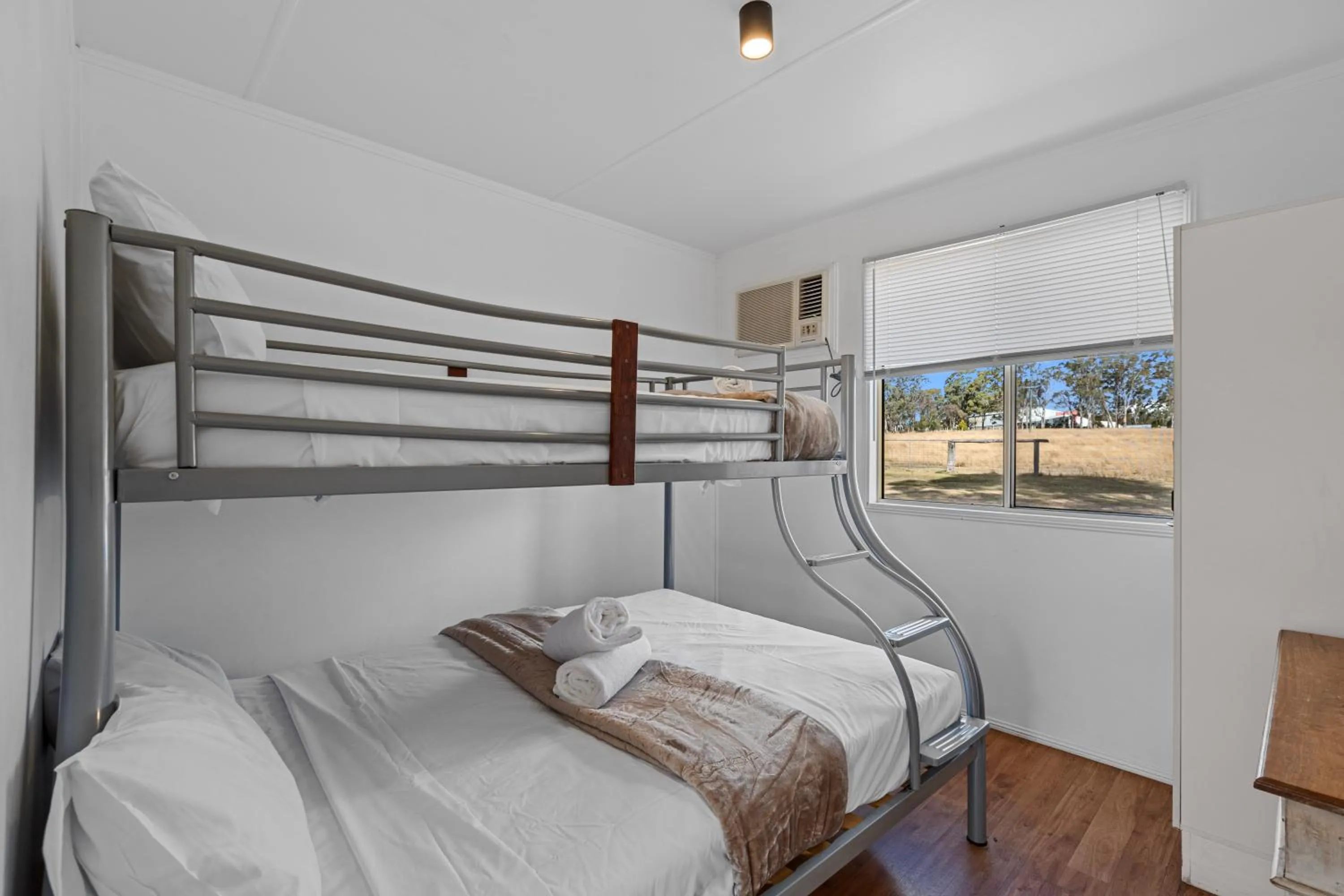 Bedroom, Bed in Crows Nest Tourist Park