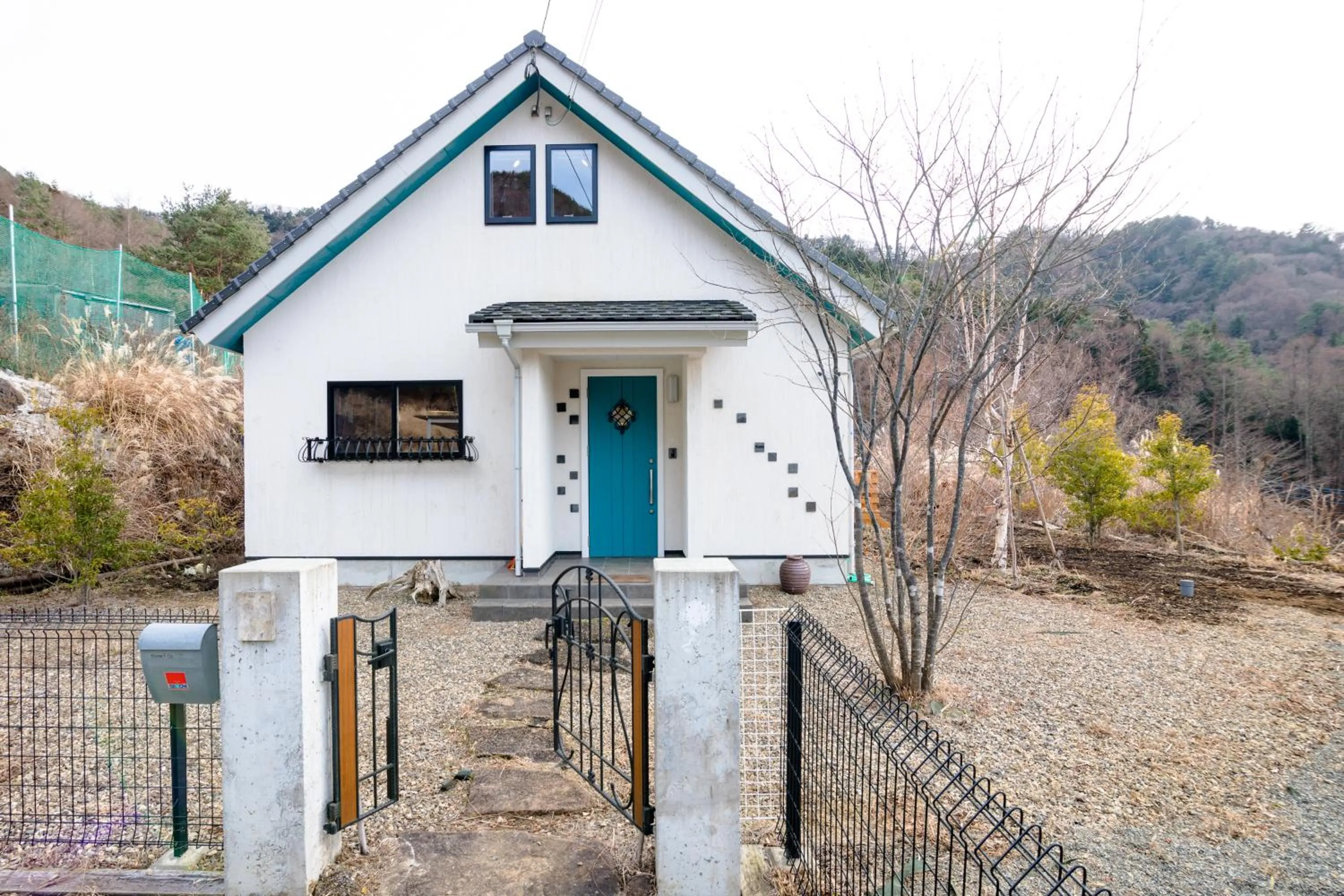 Facade/entrance in tocoro. Mt. Fuji Mutsuki